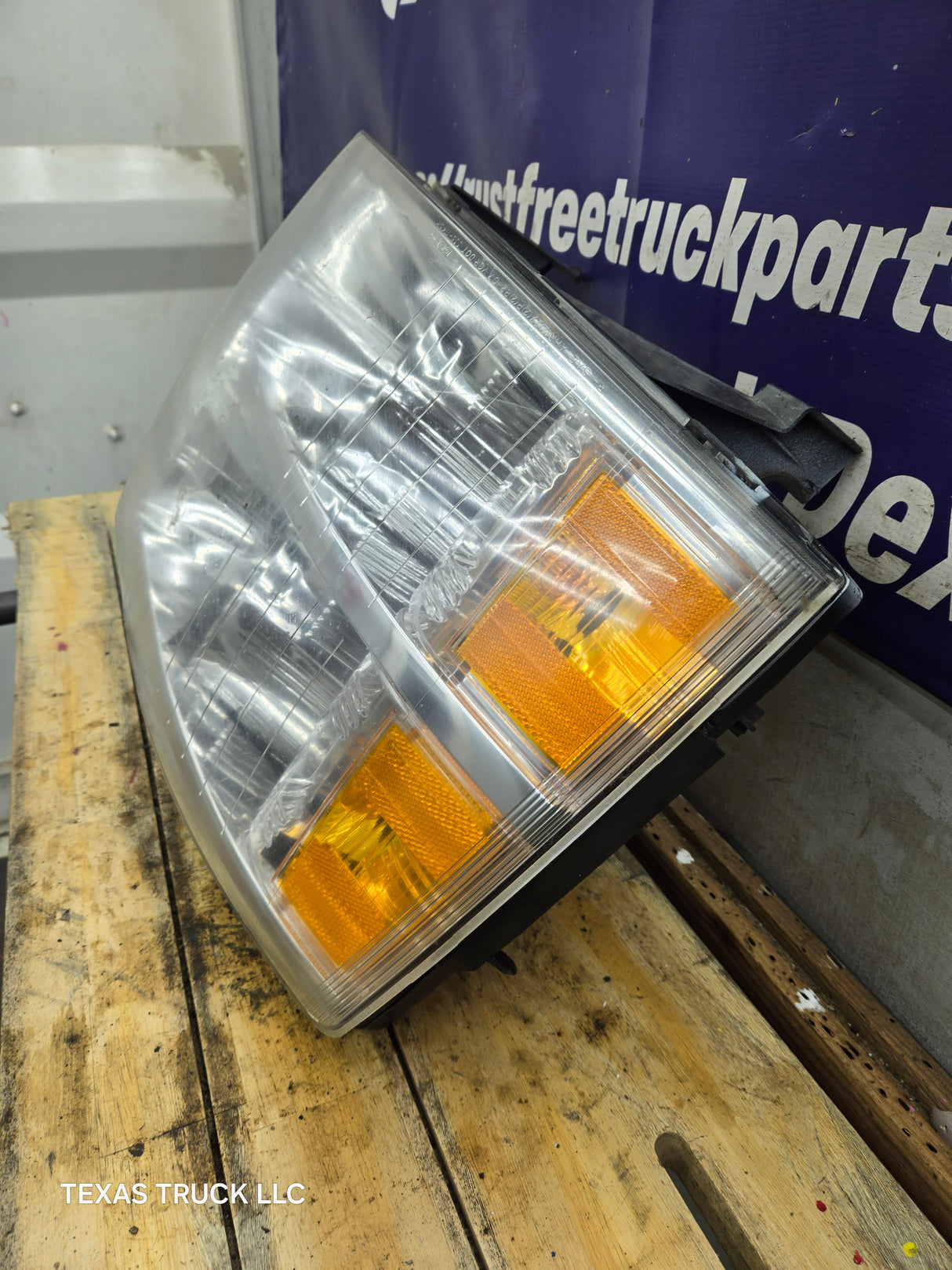 2007-2013 Chevrolet Silverado 1500 2500 3500 LH Driver Side Halogen Headlight 25833678