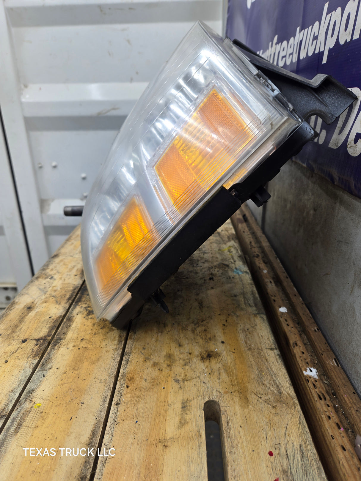 2007-2013 Chevrolet Silverado 1500 2500 3500 LH Driver Side Halogen Headlight 25833678