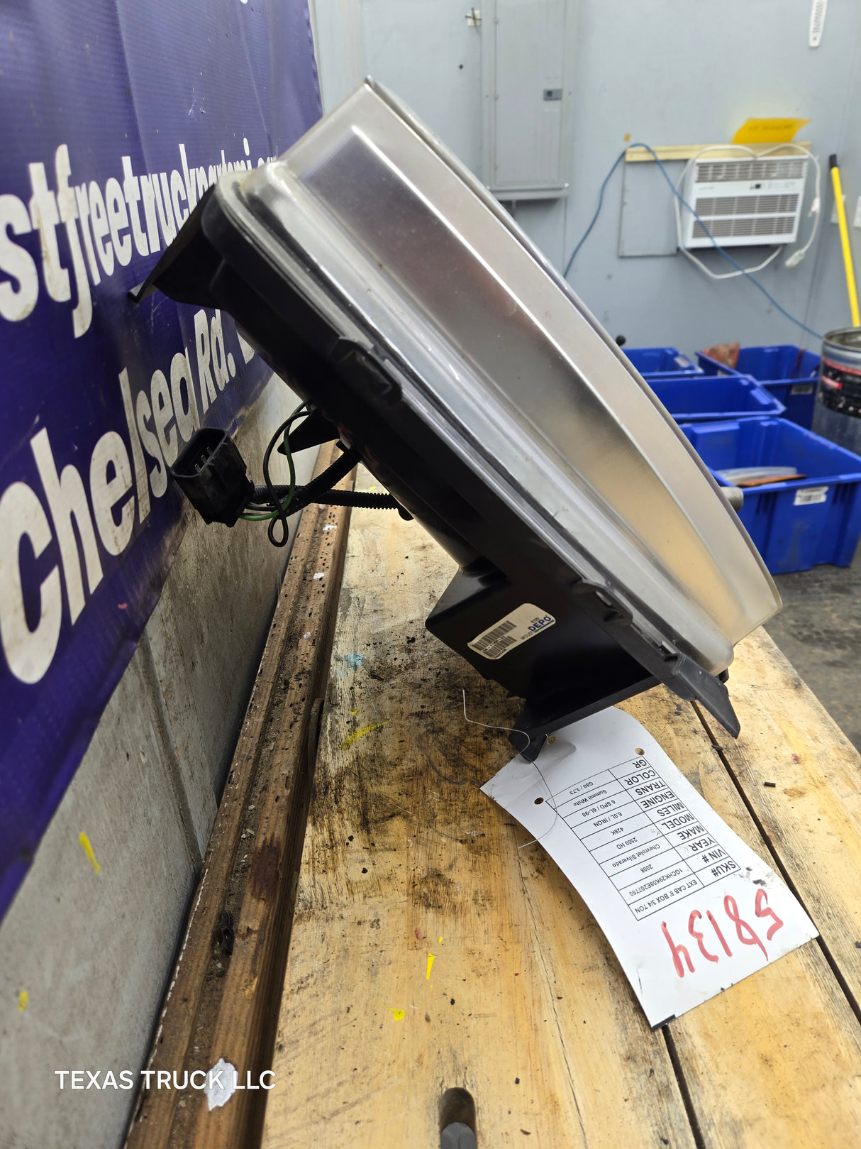 2007-2013 Chevrolet Silverado 1500 2500 3500 LH Driver Side Halogen Headlight 25833678