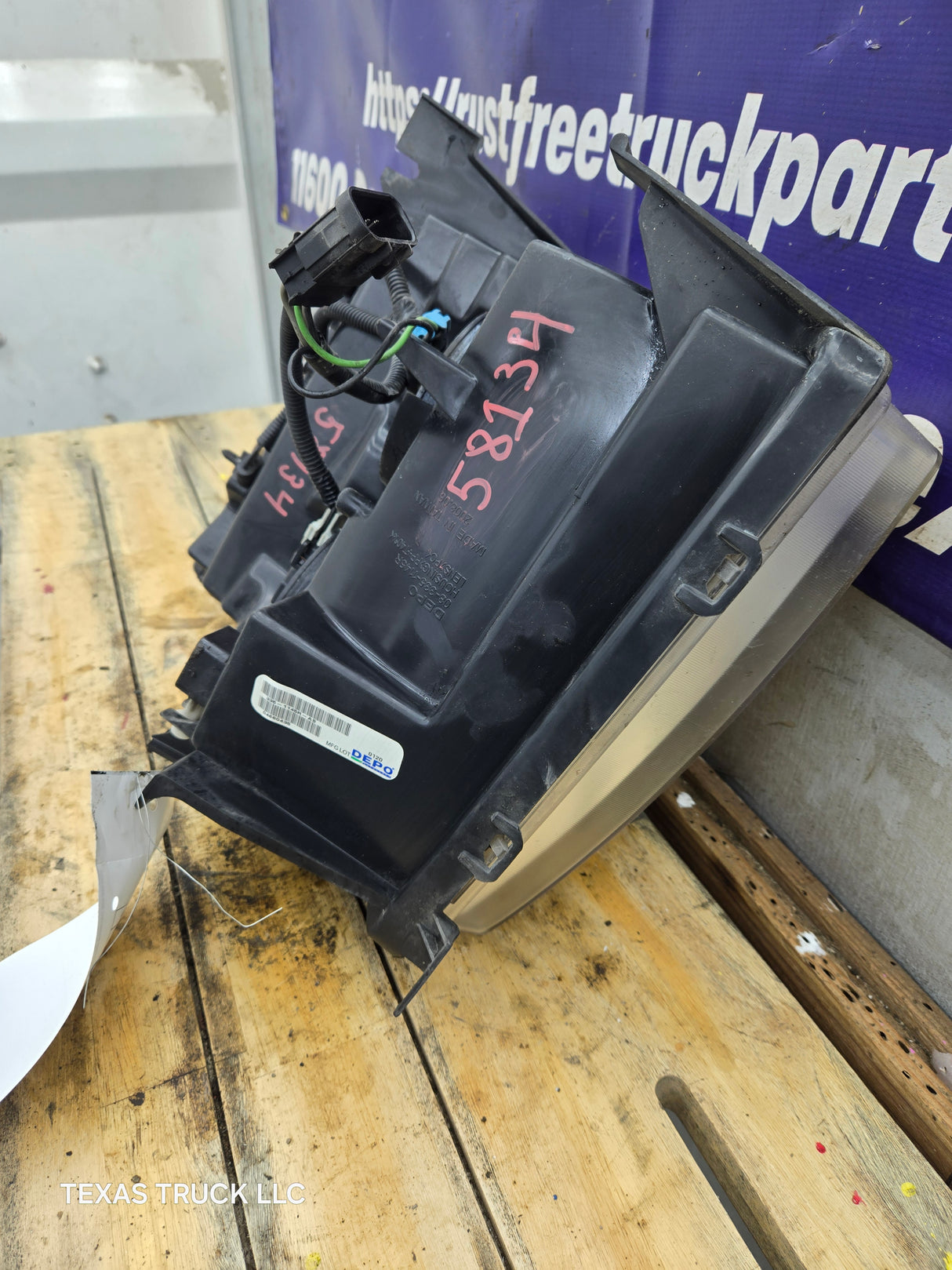 2007-2013 Chevrolet Silverado 1500 2500 3500 LH Driver Side Halogen Headlight 25833678