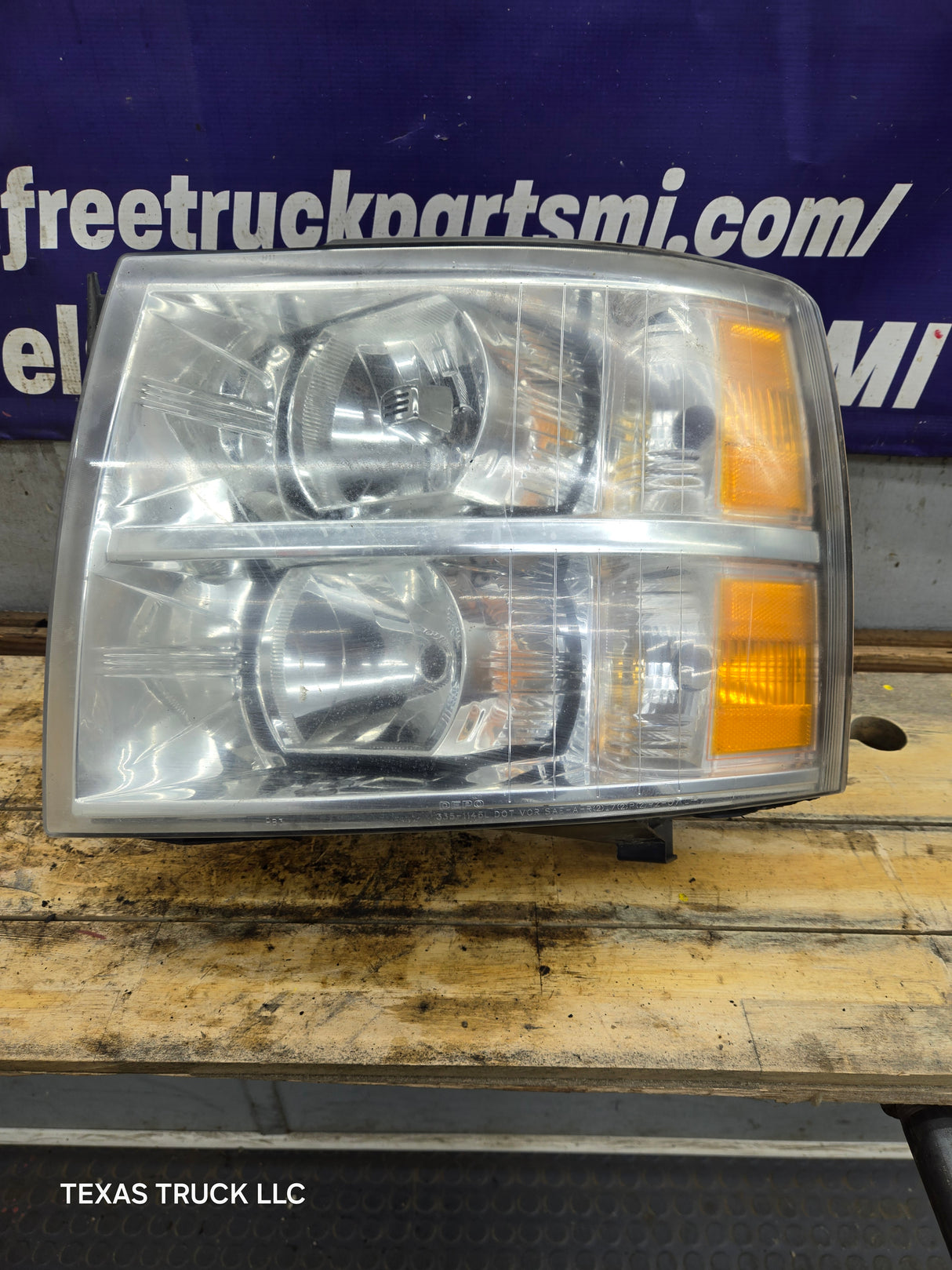 2007-2013 Chevrolet Silverado 1500 2500 3500 LH Driver Side Halogen Headlight 25833678