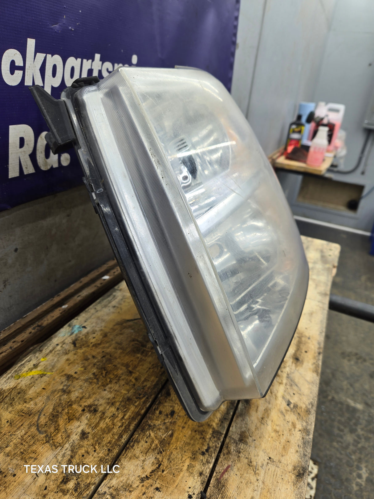 2007-2013 Chevrolet Silverado 1500 2500 3500 LH Driver Side Halogen Headlight 25833678