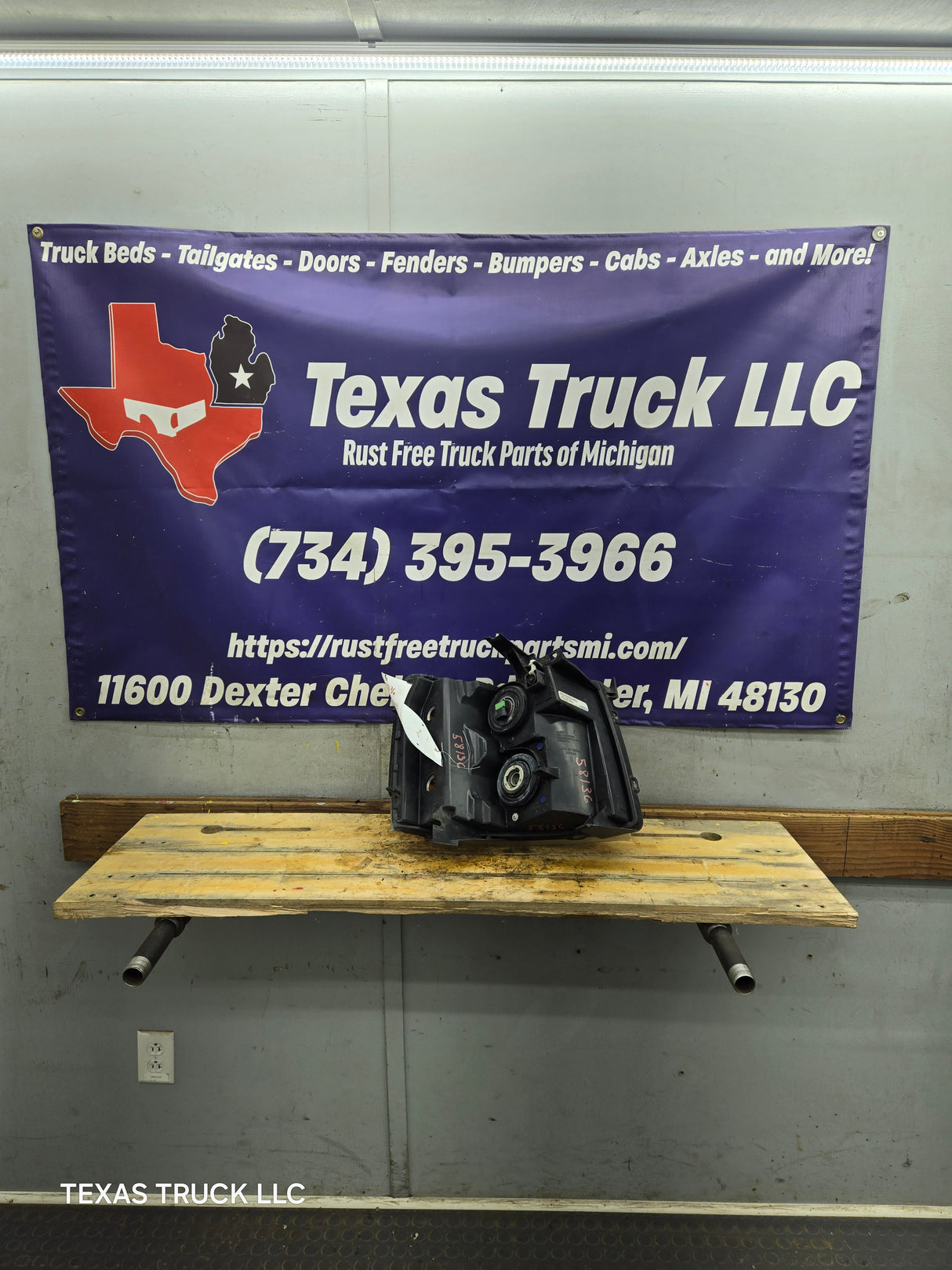 2007-2013 Chevrolet Silverado 1500 2500 3500 LH Driver Side Halogen Headlight 25833678