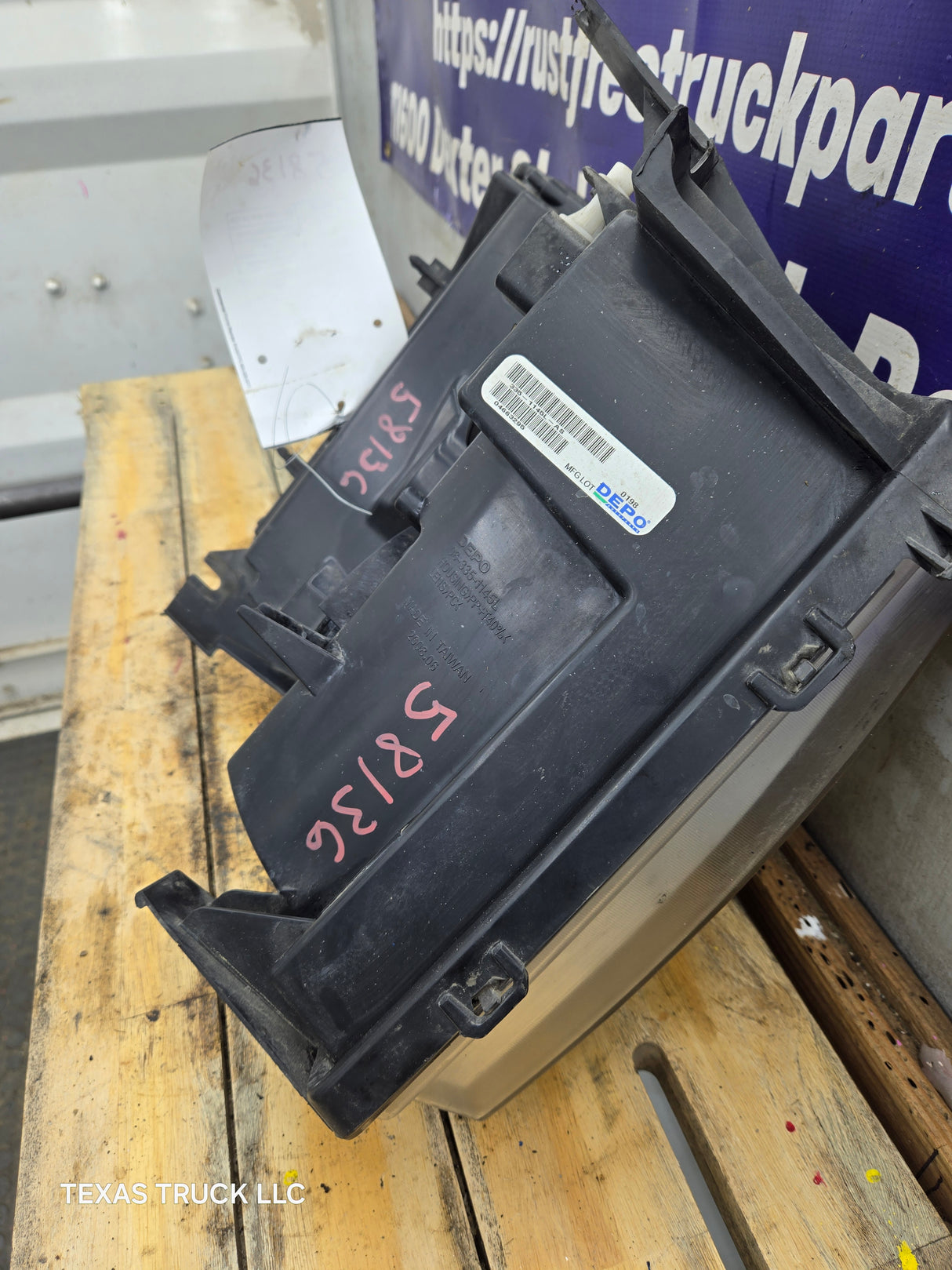 2007-2013 Chevrolet Silverado 1500 2500 3500 LH Driver Side Halogen Headlight 25833678