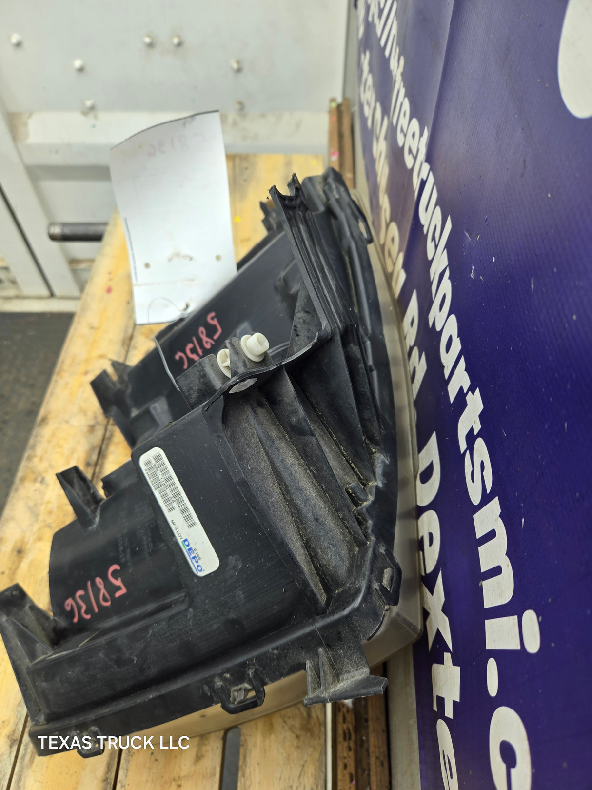 2007-2013 Chevrolet Silverado 1500 2500 3500 LH Driver Side Halogen Headlight 25833678