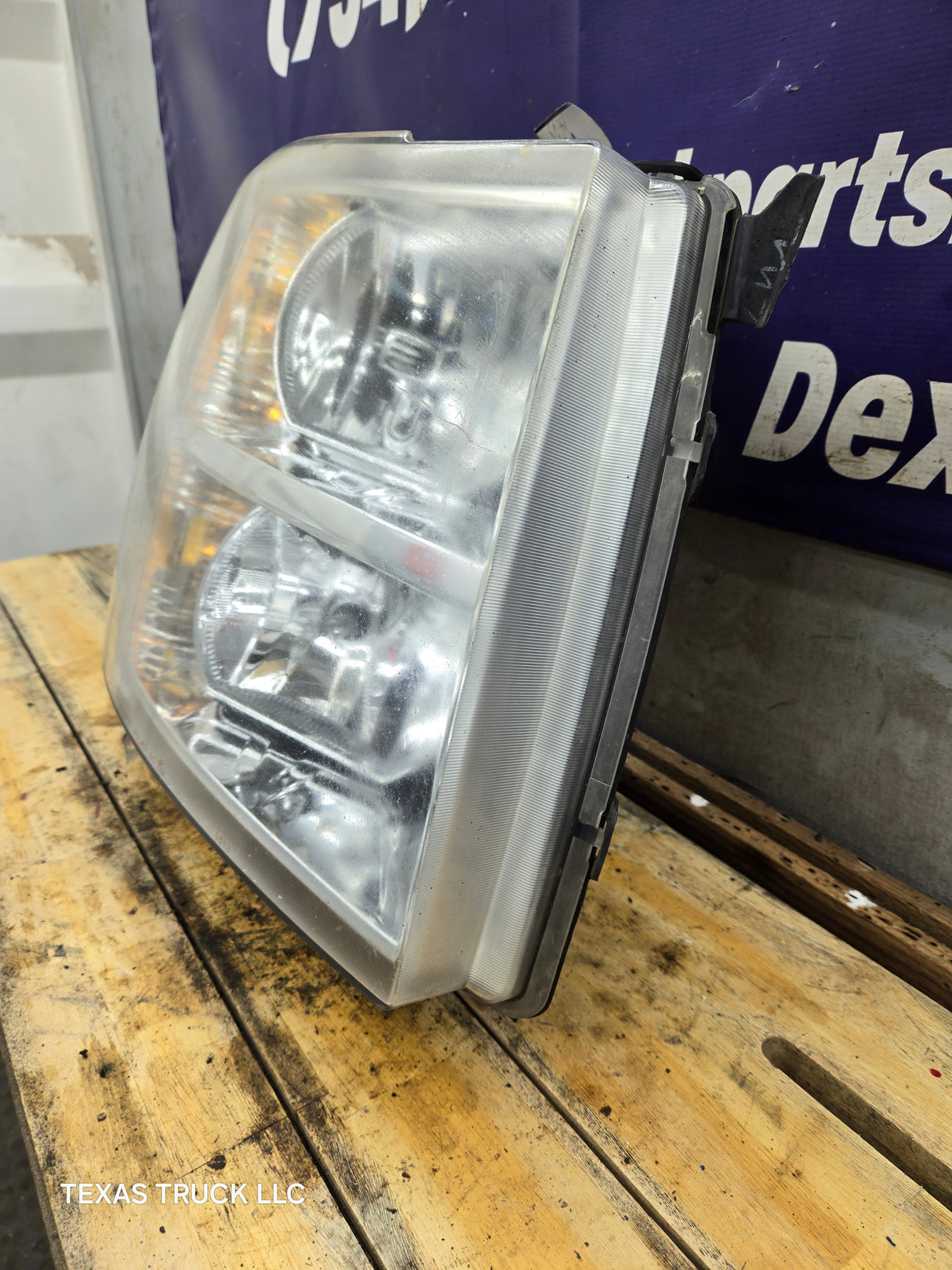 2007-2013 Chevrolet Silverado 1500 2500 3500 RH Passenger Side Halogen Headlight 25833679