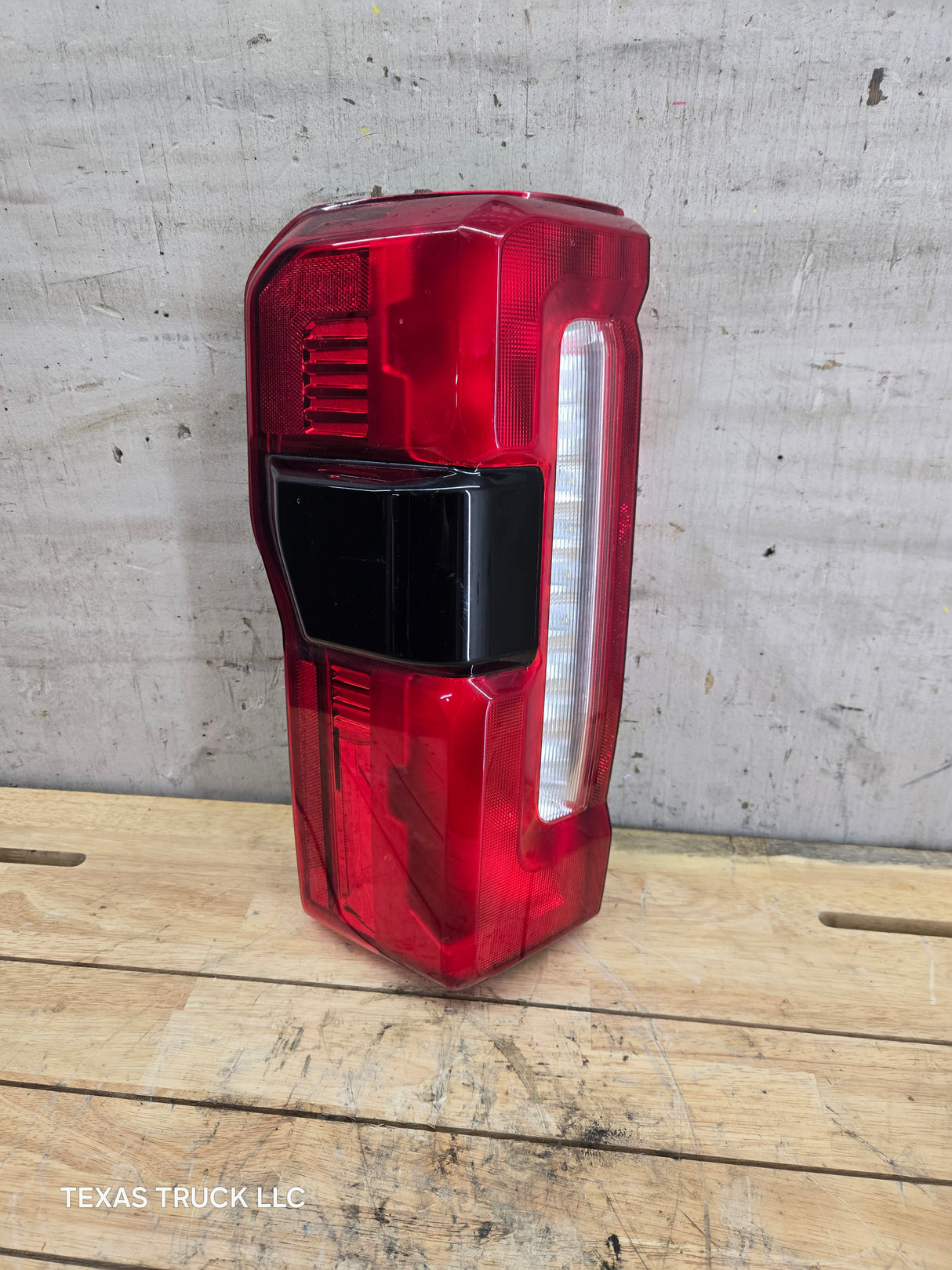 2023-2026 Ford Super Duty F250 F350 F450 LH Driver Side Incandescent Tail Light With Bliss PC3B-13B505-BH