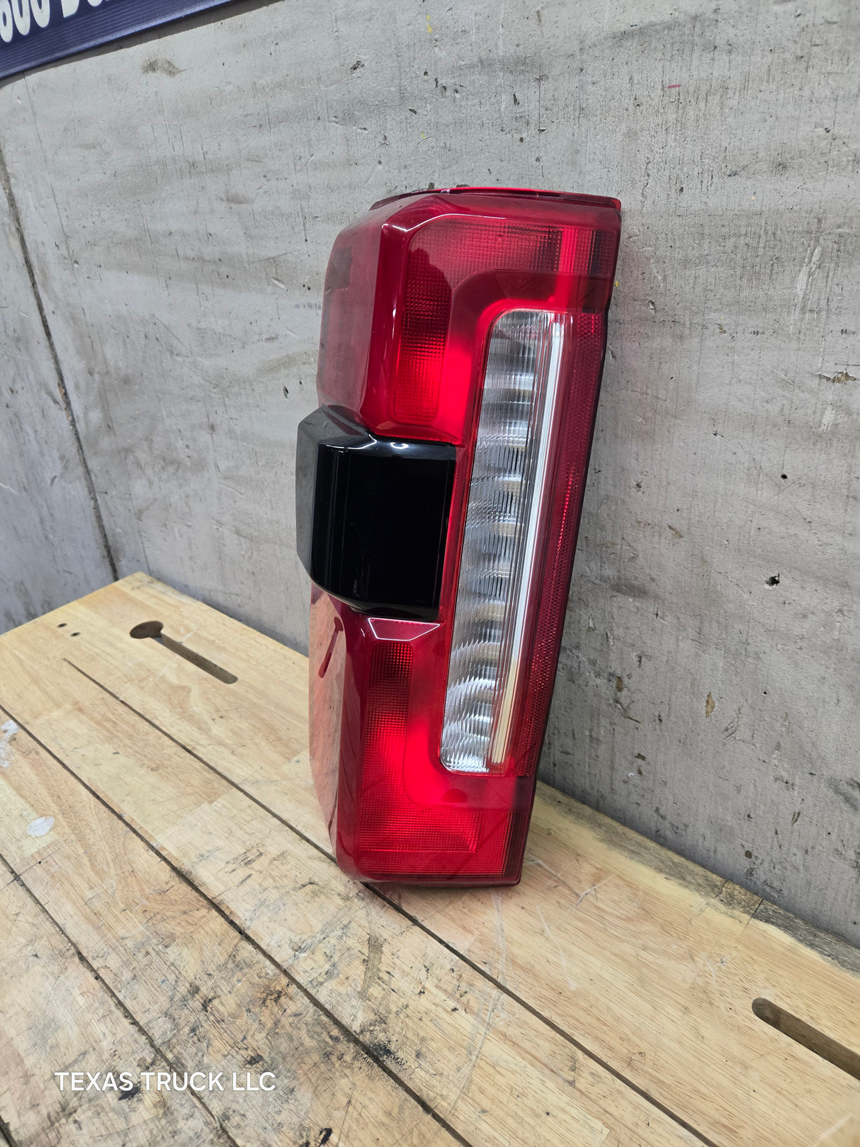 2023-2026 Ford Super Duty F250 F350 F450 LH Driver Side Incandescent Tail Light With Bliss PC3B-13B505-BH