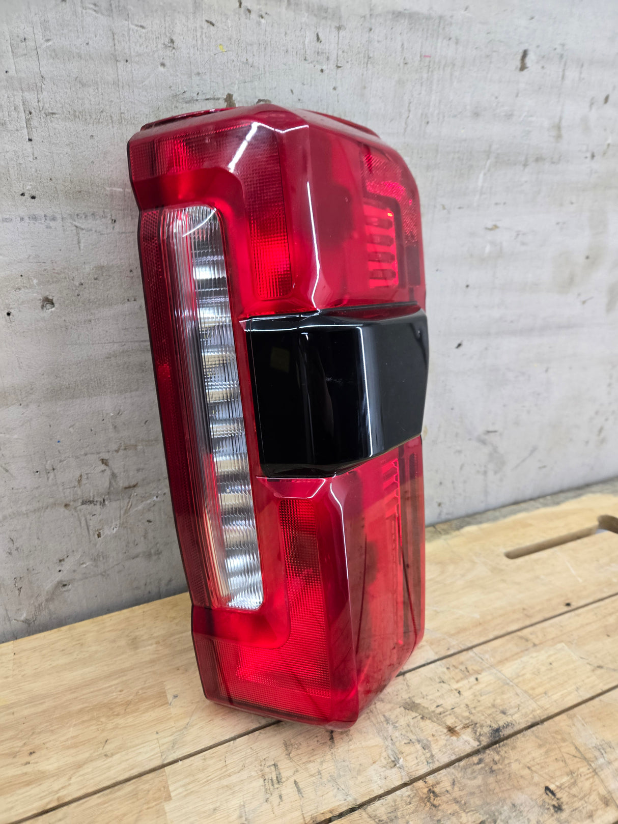 2023-2026 Ford Super Duty F250 F350 RH Incandescent Passenger Side Tail Light With Bliss PC3B-13B504-BJ