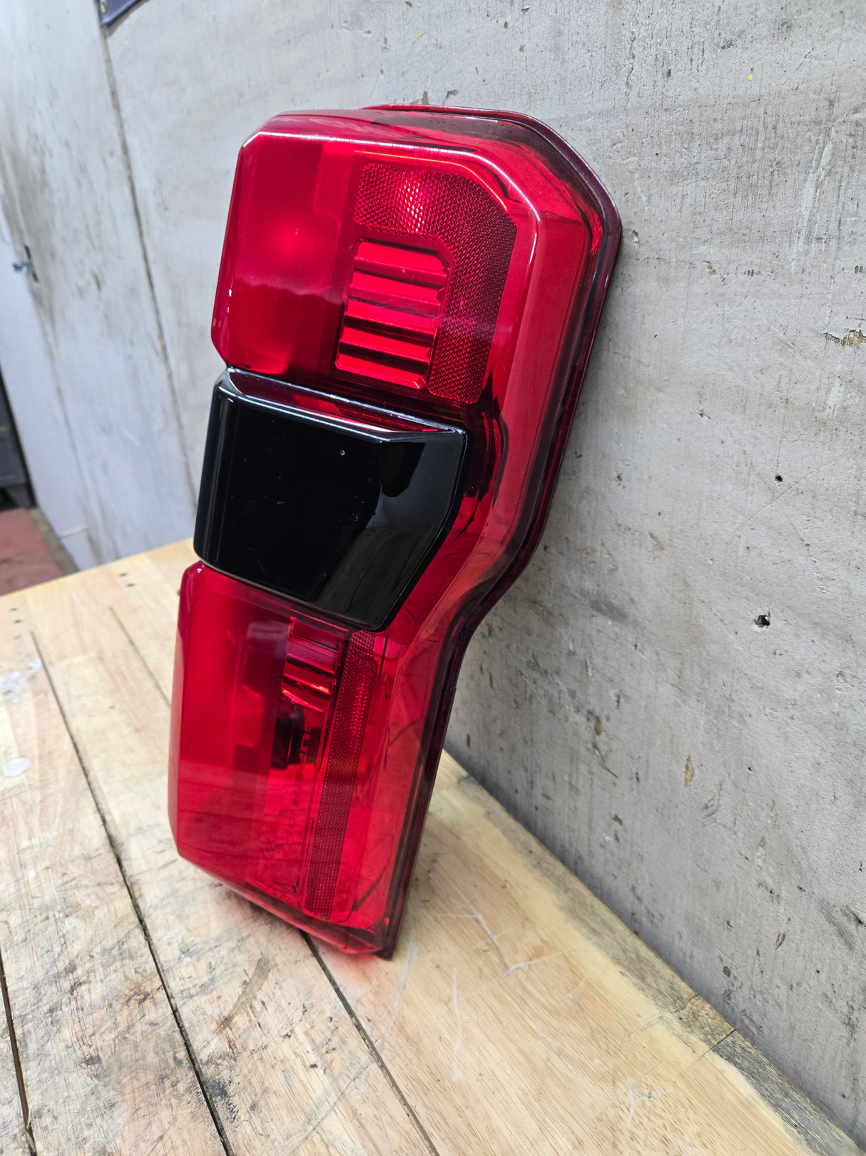 2023-2026 Ford Super Duty F250 F350 RH Incandescent Passenger Side Tail Light With Bliss PC3B-13B504-BJ