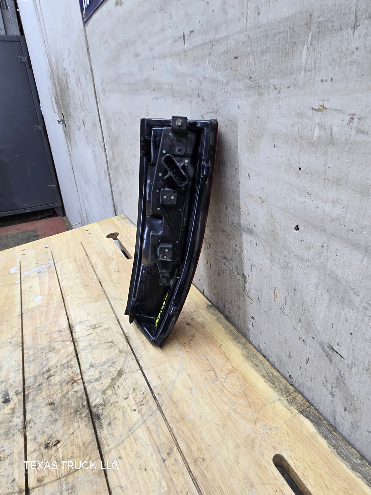 1988-1998 Chevrolet / GMC RH Passenger Side Tail Light