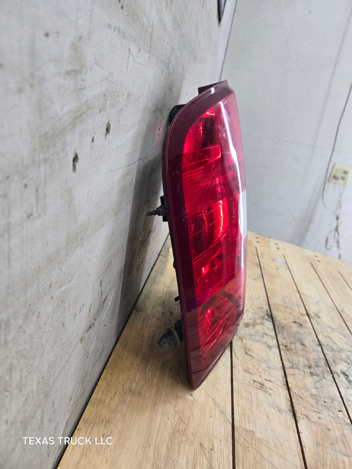 2007-2013 Chevrolet Silverado 1500 2500 3500 LH Driver Side Tail Light