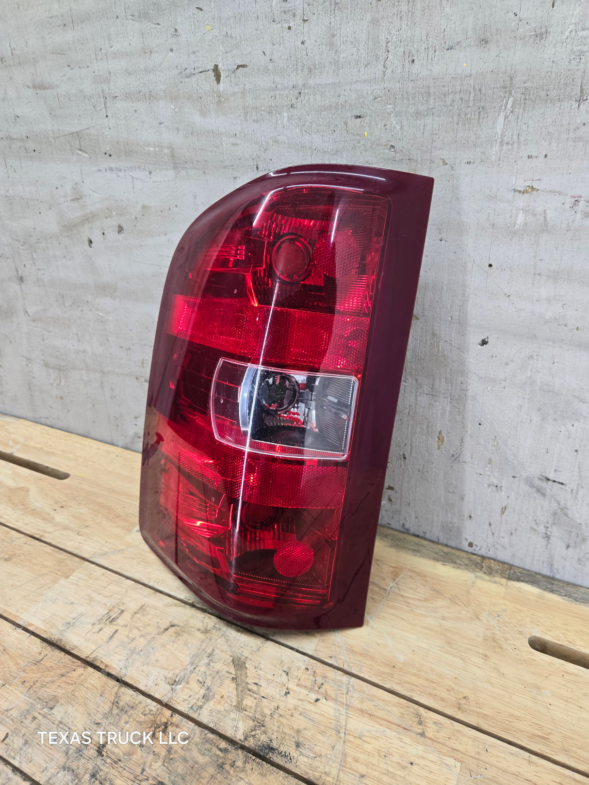 2007-2013 Chevrolet Silverado 1500 2500 3500 LH Driver Side Tail Light
