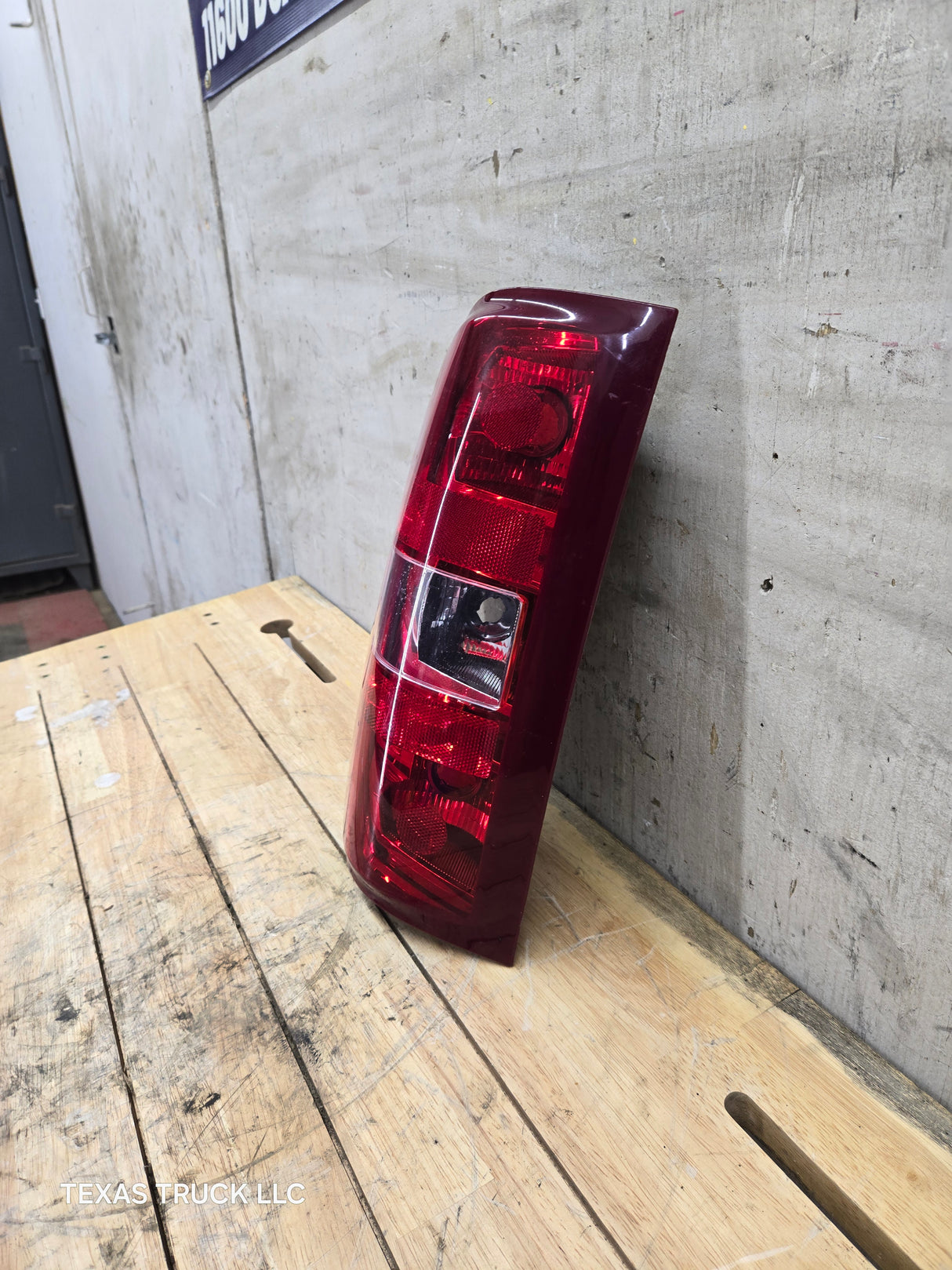 2007-2013 Chevrolet Silverado 1500 2500 3500 LH Driver Side Tail Light