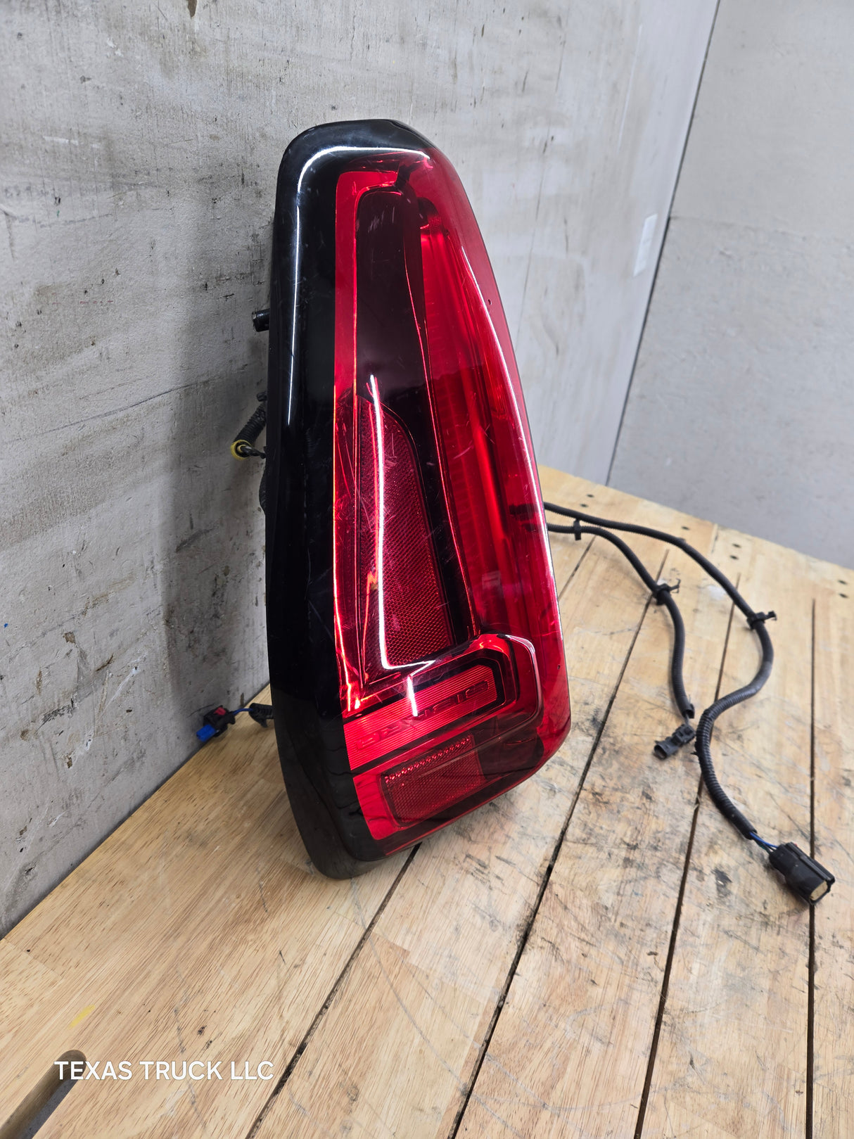 2019-2023 GMC Sierra 1500 2500 3500 HD RH Passenger Side Tail Light 85115888