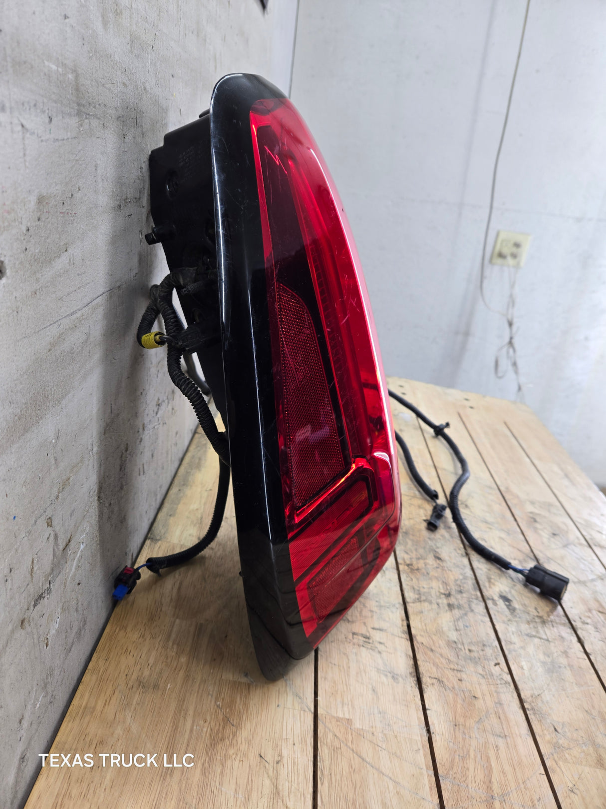 2019-2023 GMC Sierra 1500 2500 3500 HD RH Passenger Side Tail Light 85115888