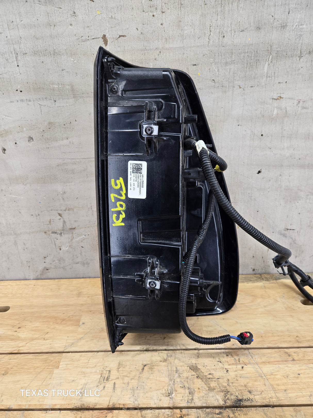 2019-2023 GMC Sierra 1500 2500 3500 HD RH Passenger Side Tail Light 85115888