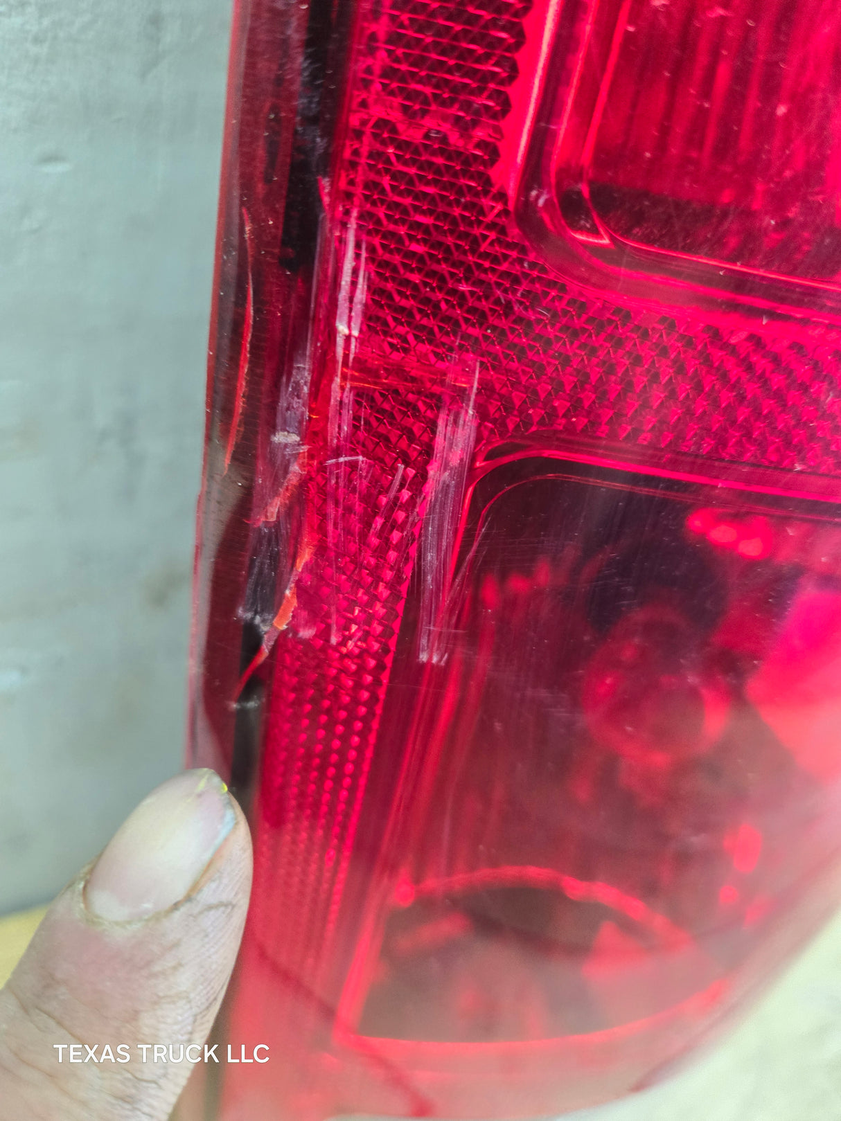 2003-2006 Dodge Ram 3rd Gen 1500 2500 3500 RH Passenger Side Tail Light