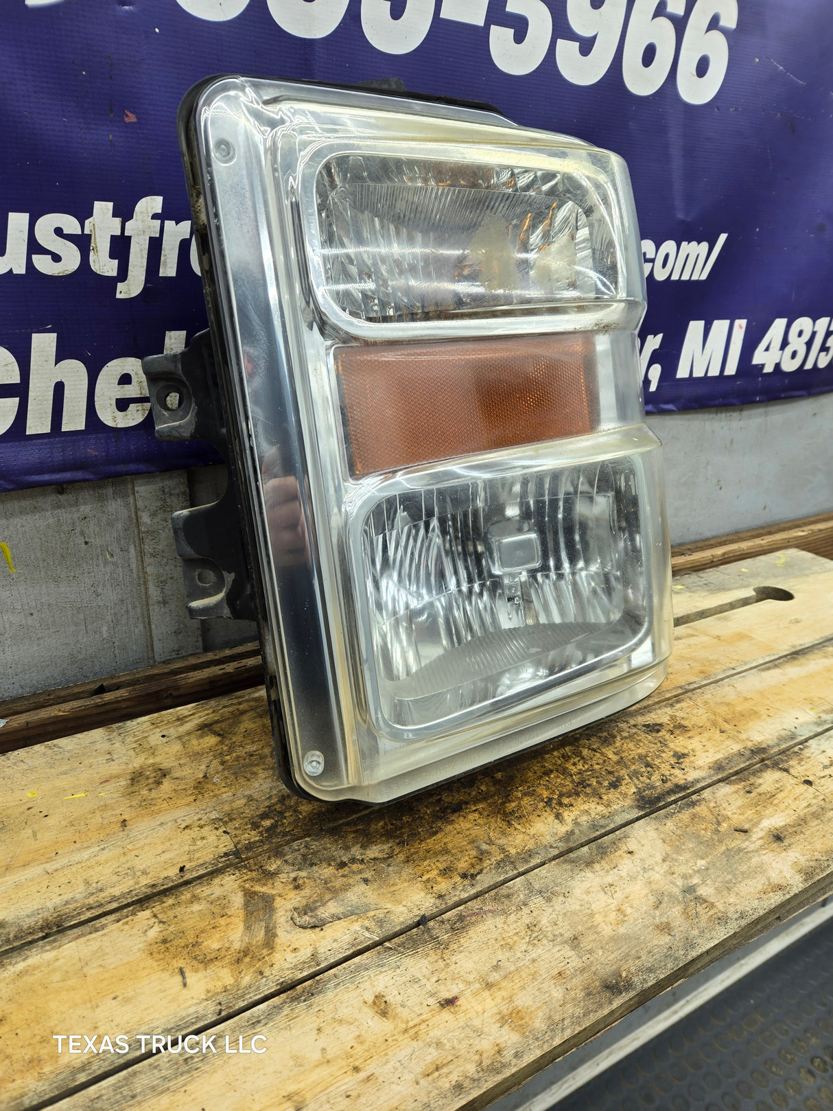 2008-2010 Ford Super Duty F250 F350 F450 F550 LH Driver Side Composite Head Light 44ZH-1849B 8C24-13006-A