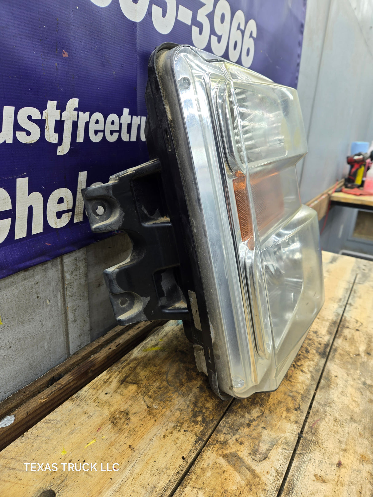2008-2010 Ford Super Duty F250 F350 F450 F550 LH Driver Side Composite Head Light 44ZH-1849B 8C24-13006-A