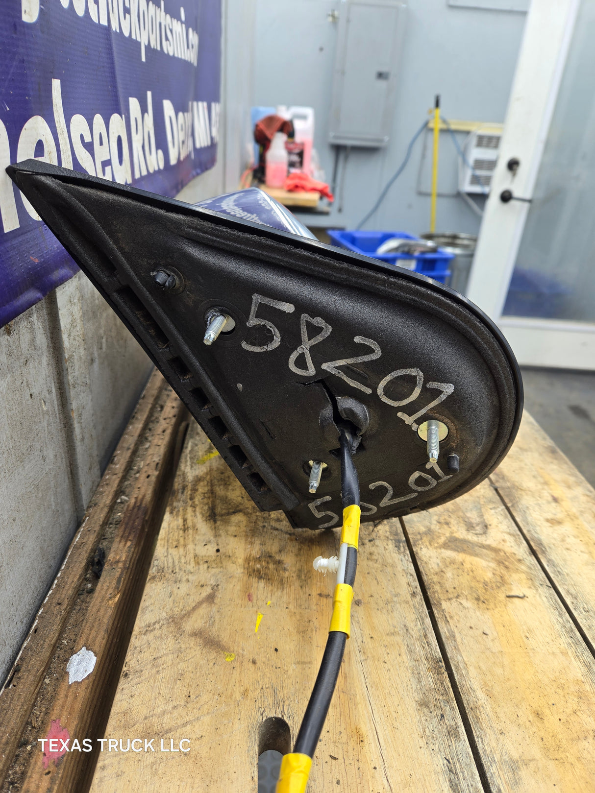 2007-2013 Chevrolet Silverado GMC Sierra 1500 2500 LH Driver Side Power Mirror
