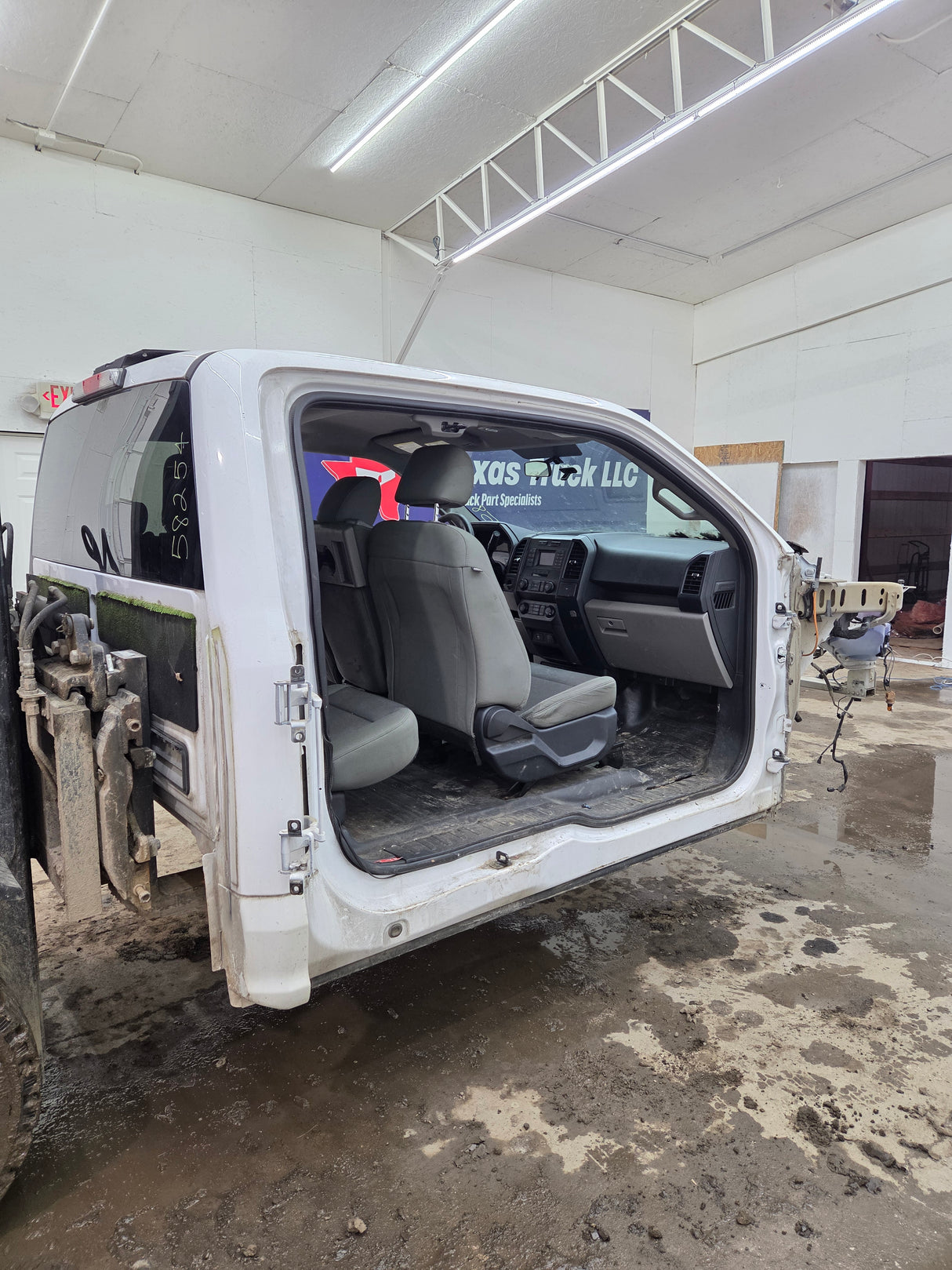 2015-2020 Ford F150 4 Door Extended Super Cab - Oxford White