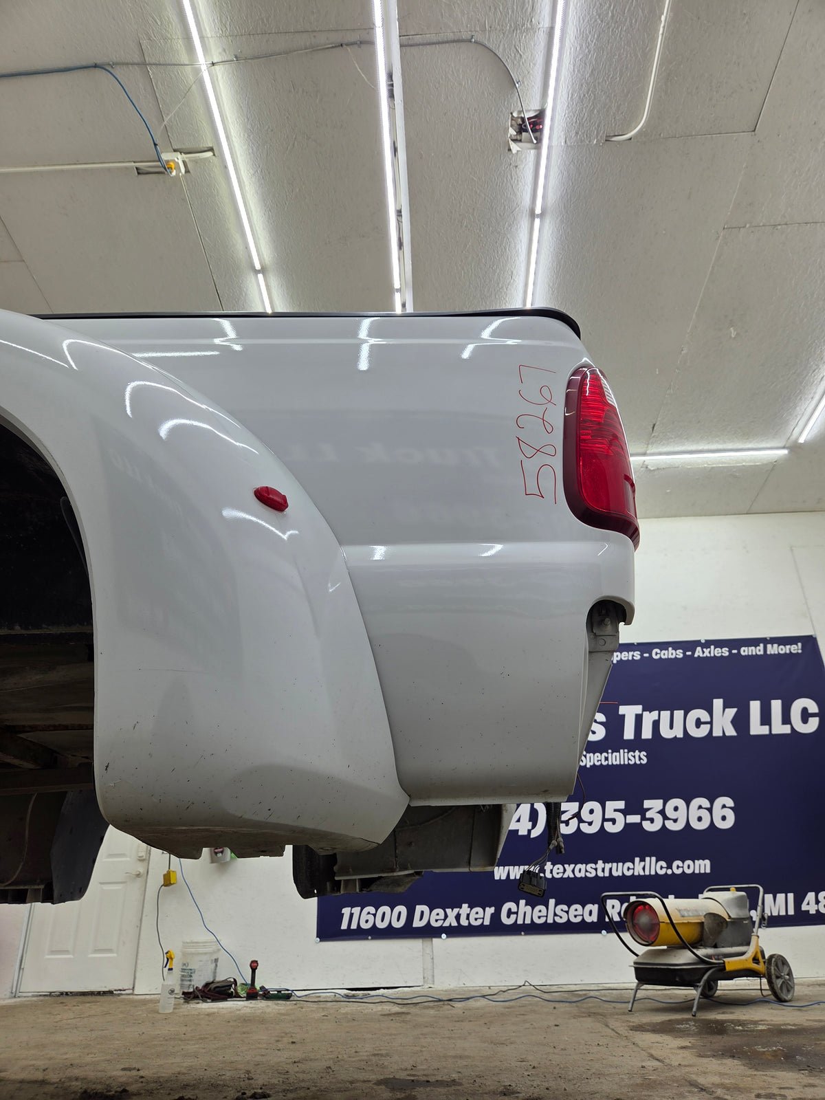 2011-2016 Ford F330 F450 F550 Super Duty 8' Dually Truck Bed