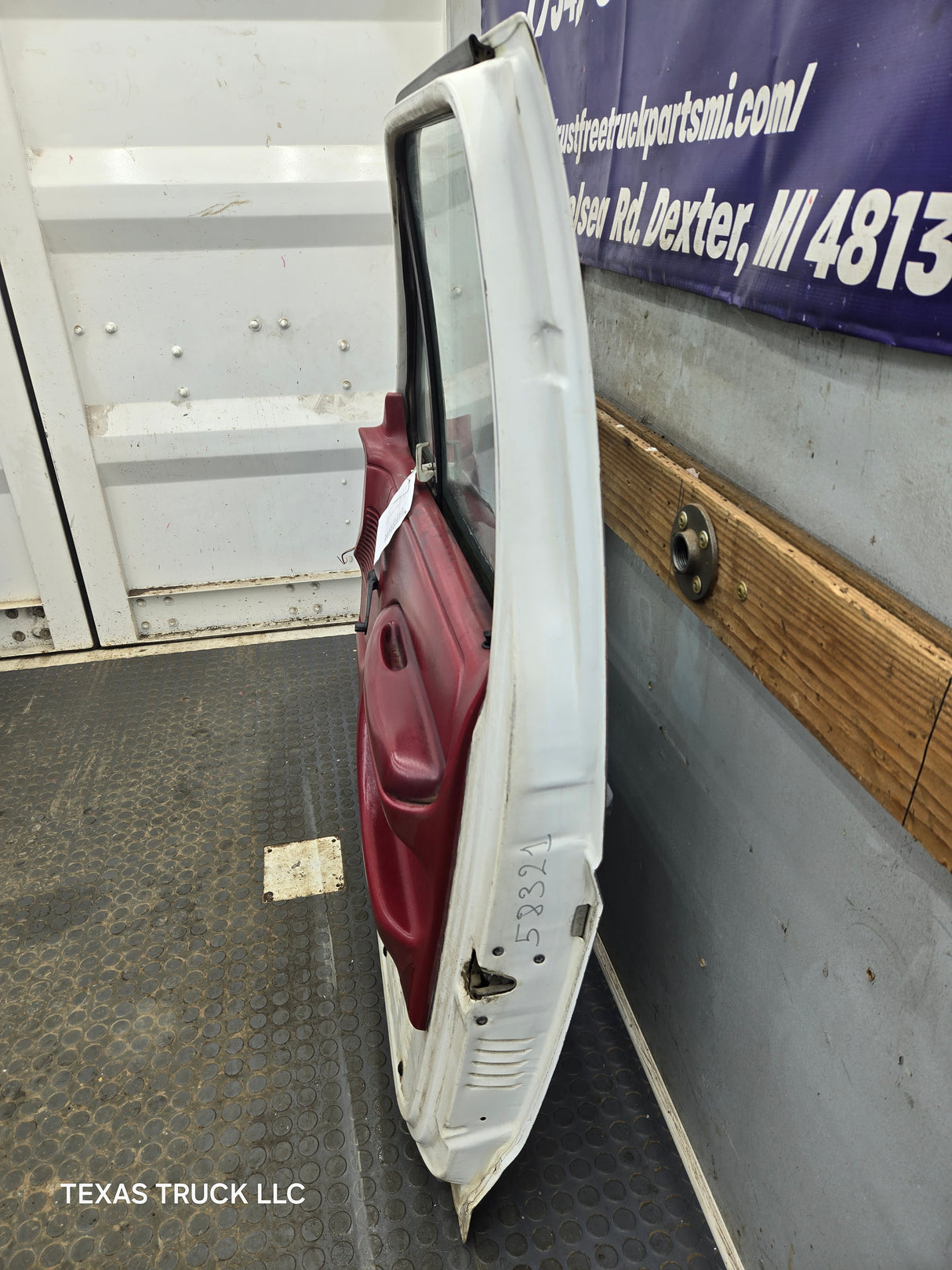 1987-1997 Ford F Series F250 F350 F450 F550 RH Passenger Side Front Door