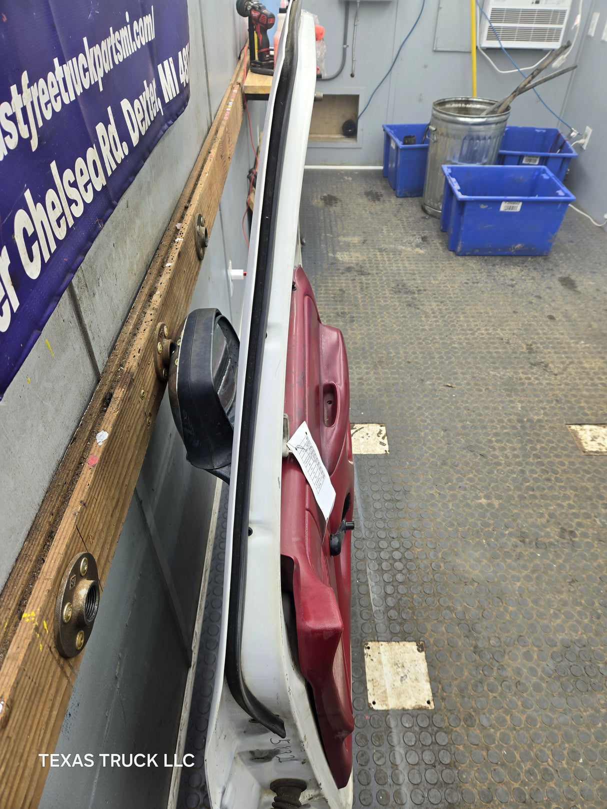 1987-1997 Ford F Series F250 F350 F450 F550 RH Passenger Side Front Door