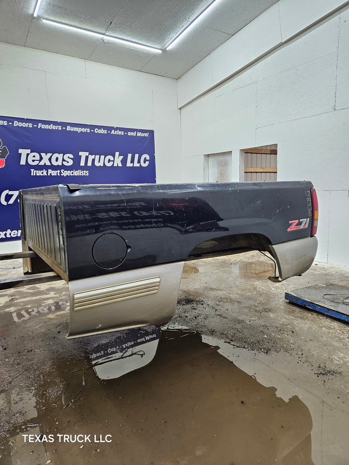 1999-2007 Chevrolet Silverado / GMC Sierra 1500 2500HD 3500HD 6' 6" Short Truck Bed