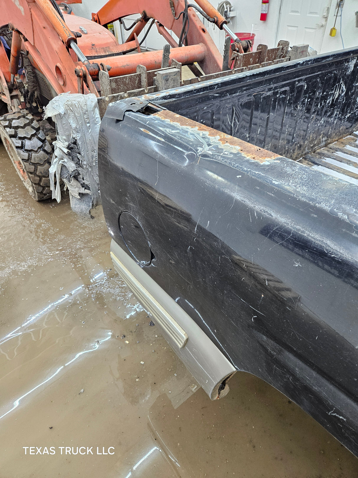 1999-2007 Chevrolet Silverado / GMC Sierra 1500 2500HD 3500HD 6' 6" Short Truck Bed