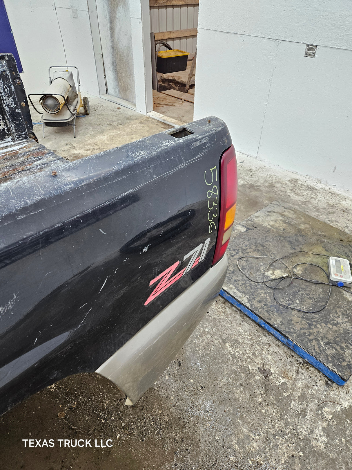 1999-2007 Chevrolet Silverado / GMC Sierra 1500 2500HD 3500HD 6' 6" Short Truck Bed