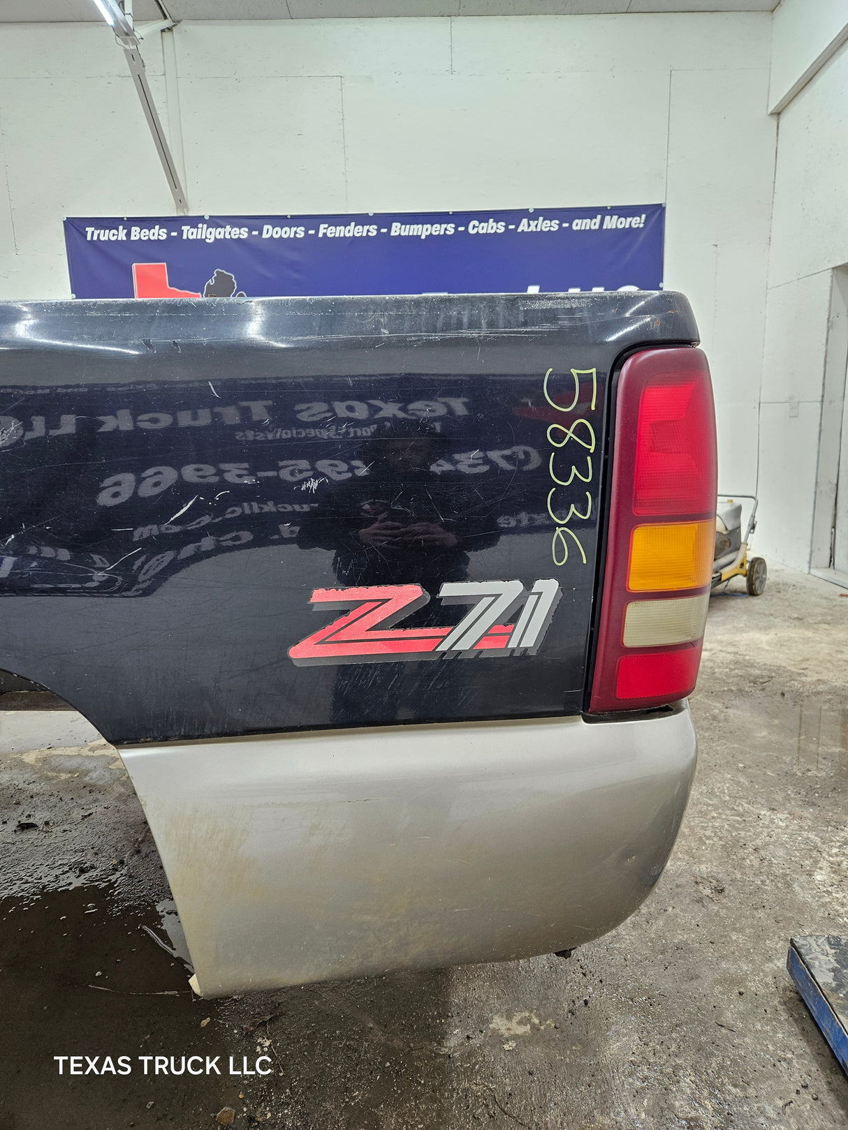 1999-2007 Chevrolet Silverado / GMC Sierra 1500 2500HD 3500HD 6' 6" Short Truck Bed