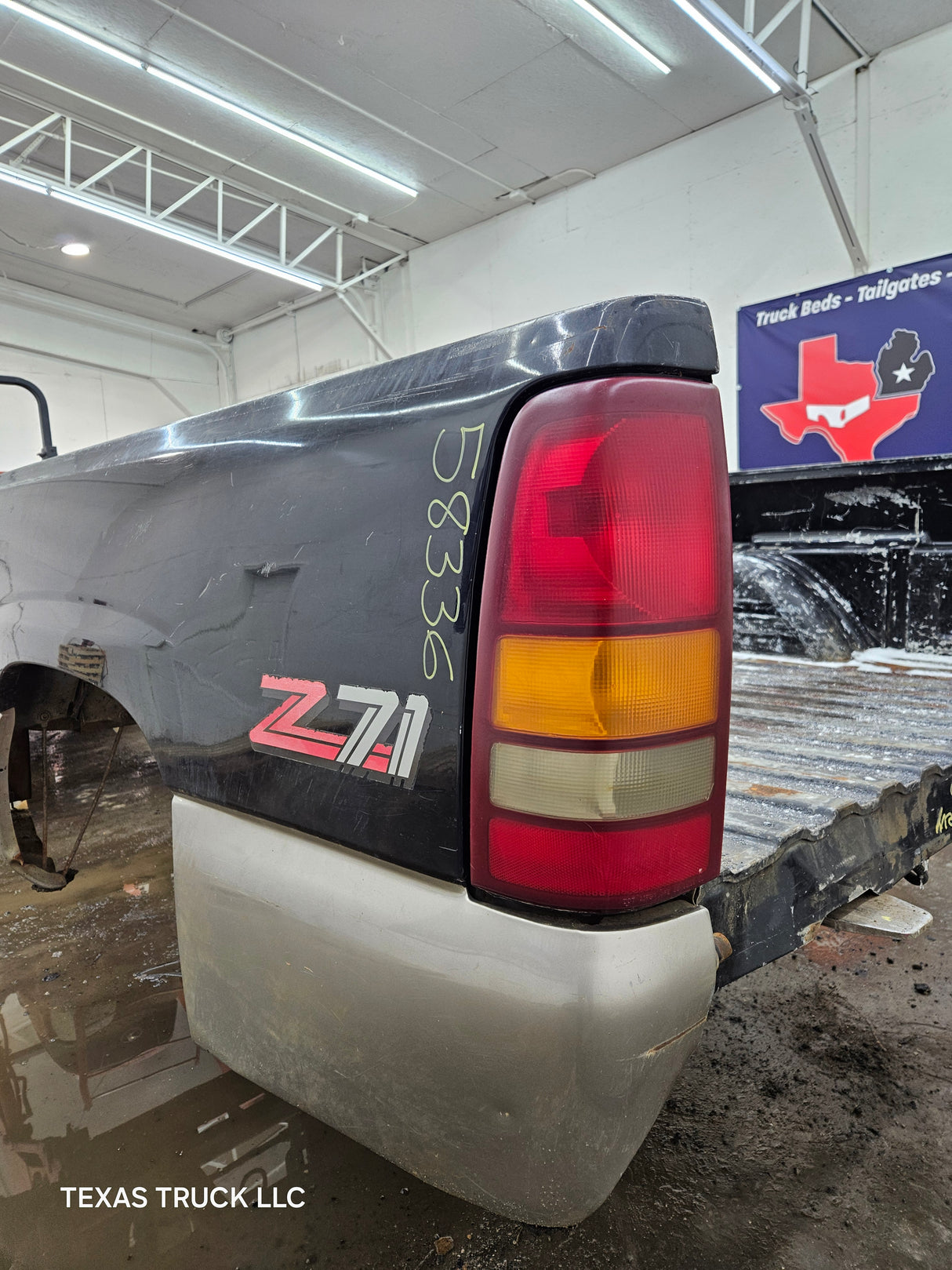 1999-2007 Chevrolet Silverado / GMC Sierra 1500 2500HD 3500HD 6' 6" Short Truck Bed