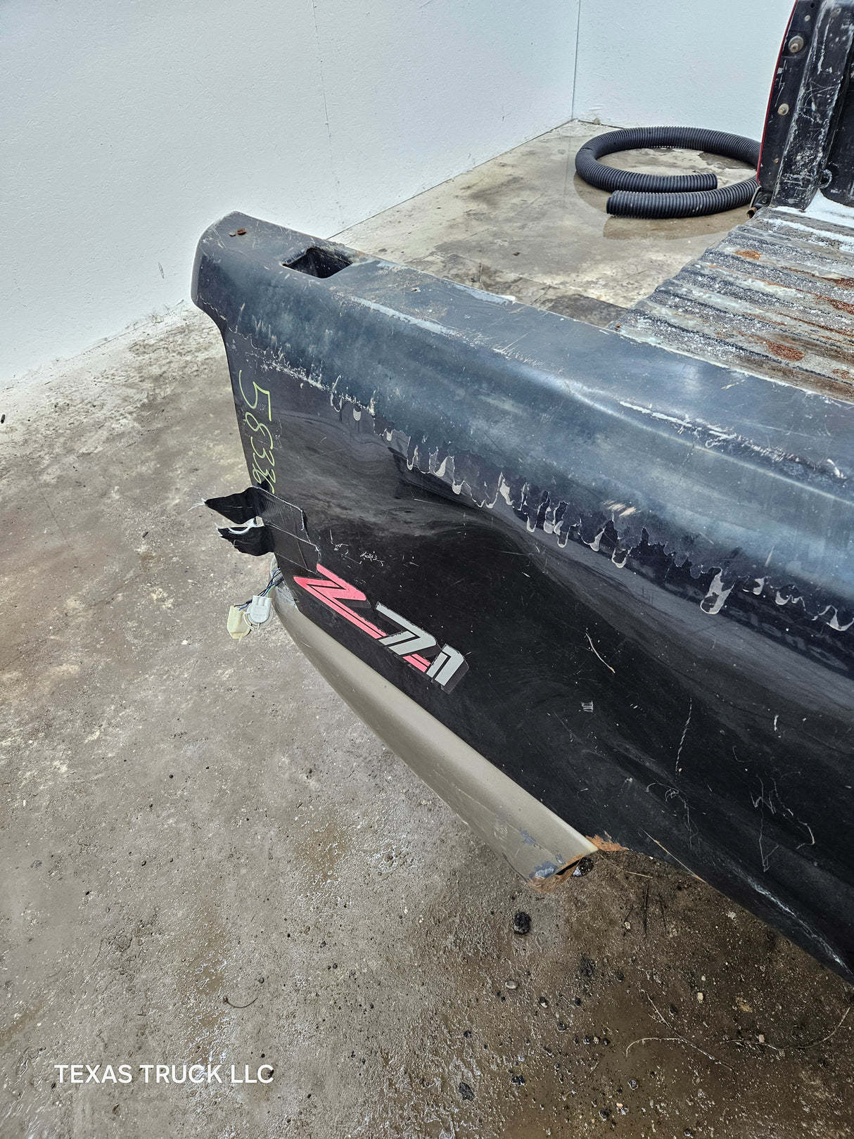 1999-2007 Chevrolet Silverado / GMC Sierra 1500 2500HD 3500HD 6' 6" Short Truck Bed