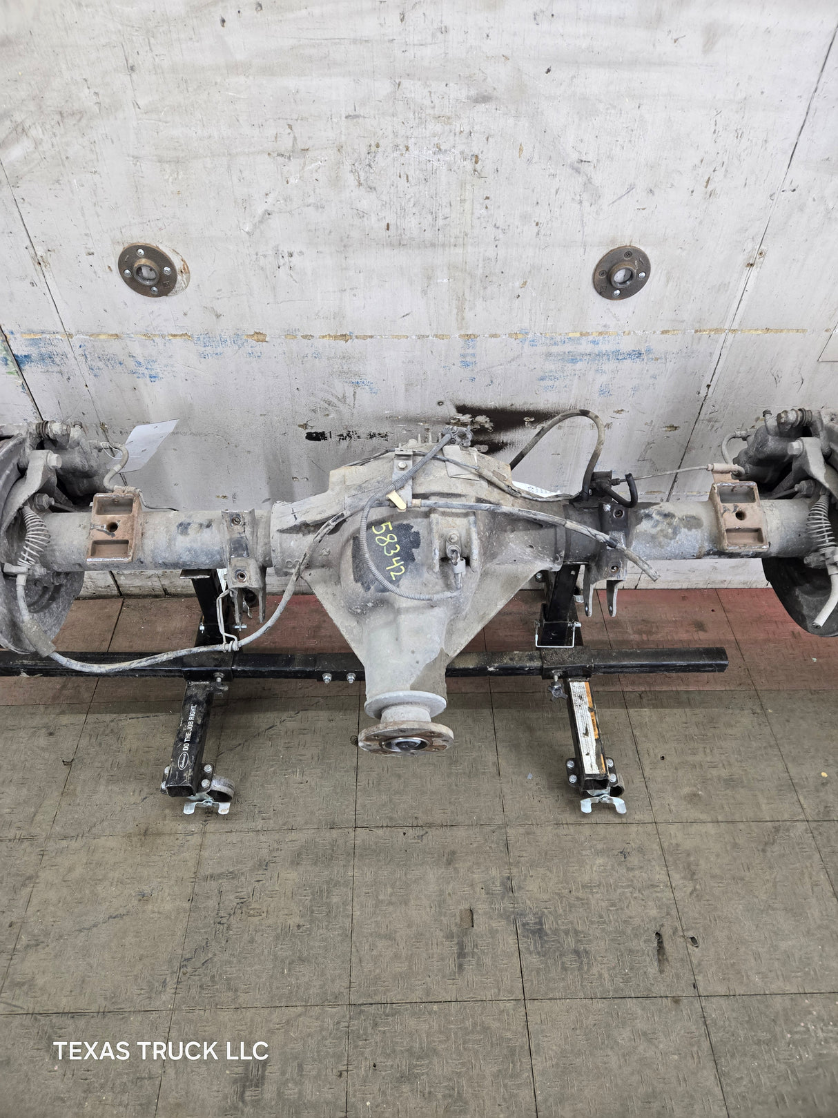 2013-2016 Ford Super Duty F350 Cab Chassis Rear Axle 3.73 Gear Ratio Rear End 179k miles