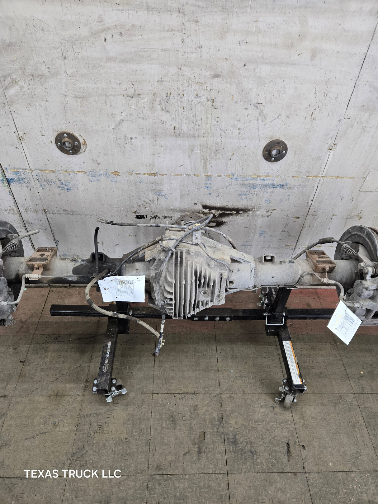 2013-2016 Ford Super Duty F350 Cab Chassis Rear Axle 3.73 Gear Ratio Rear End 179k miles