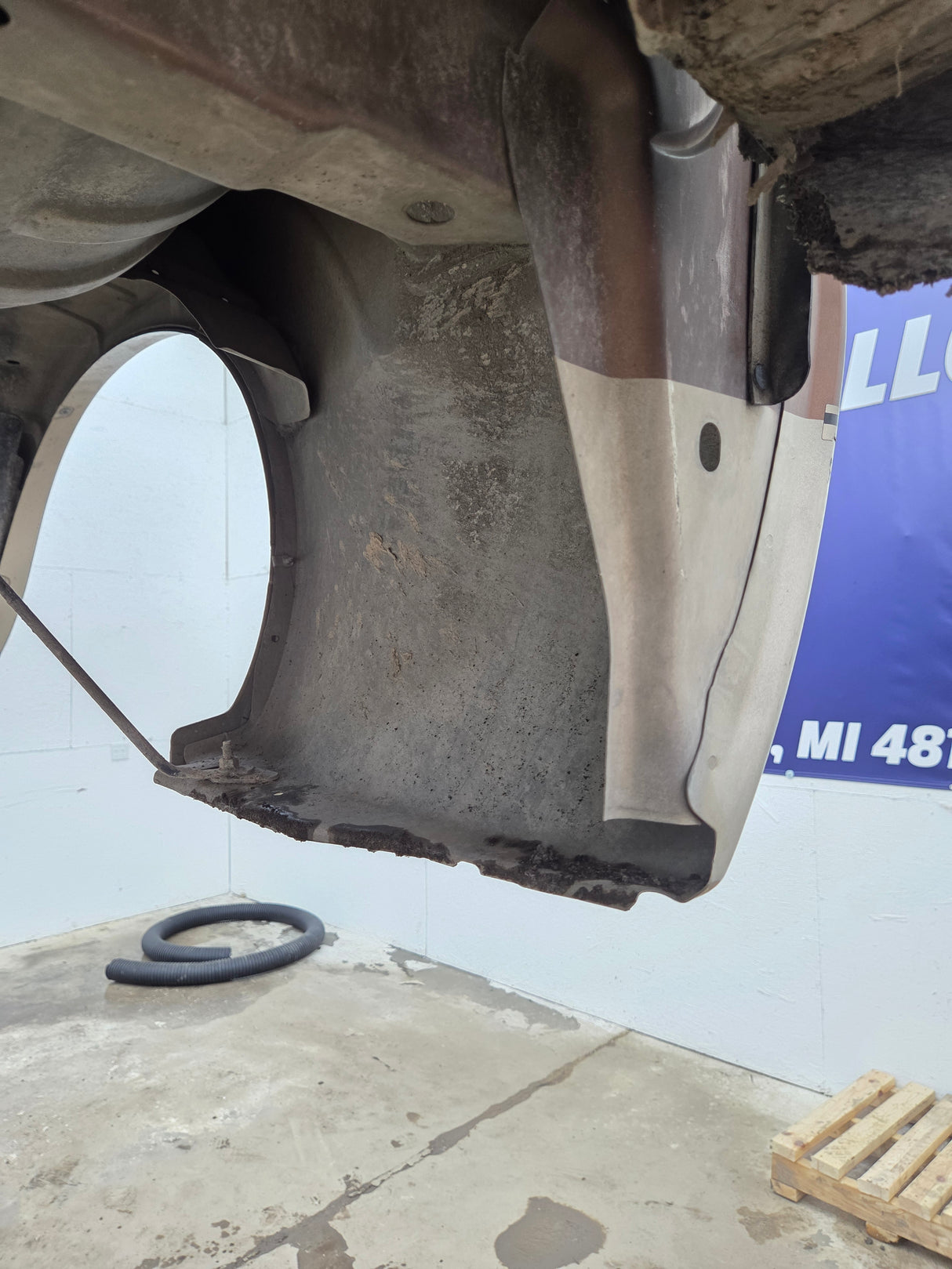 2011-2016 Ford F250 F350 Super Duty 6' 9" Short Truck Bed