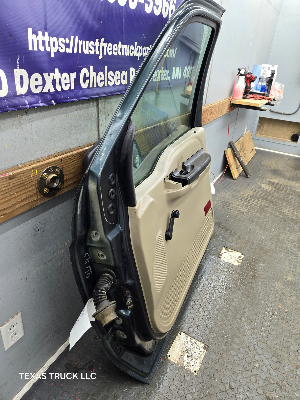 1999-2011 Ford Super Duty / Excursion Front Passenger RH Door F250 F350 F450 F550