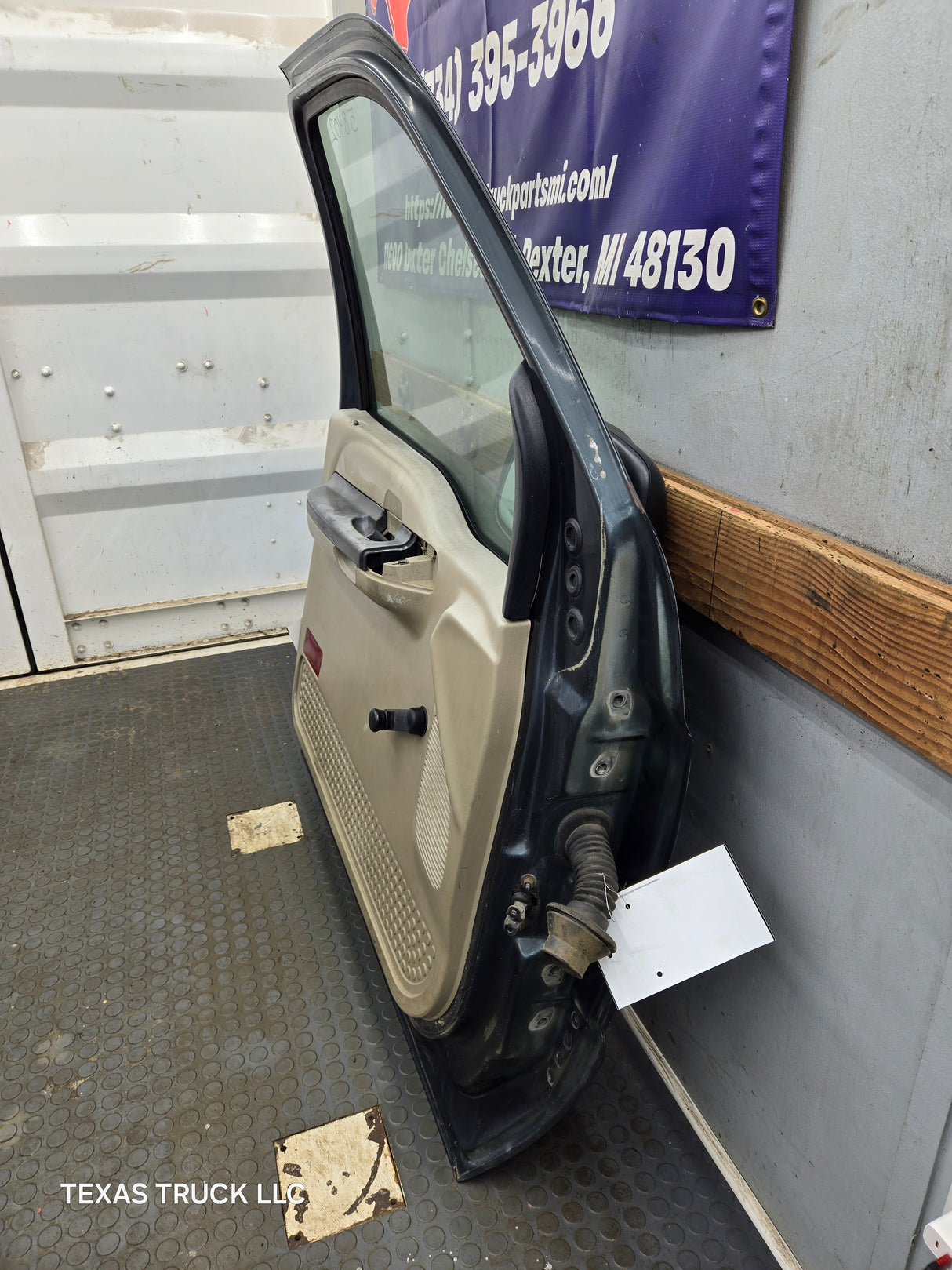 1999-2011 Ford Super Duty LH Driver Side Front Door F250 F350 F450 F550
