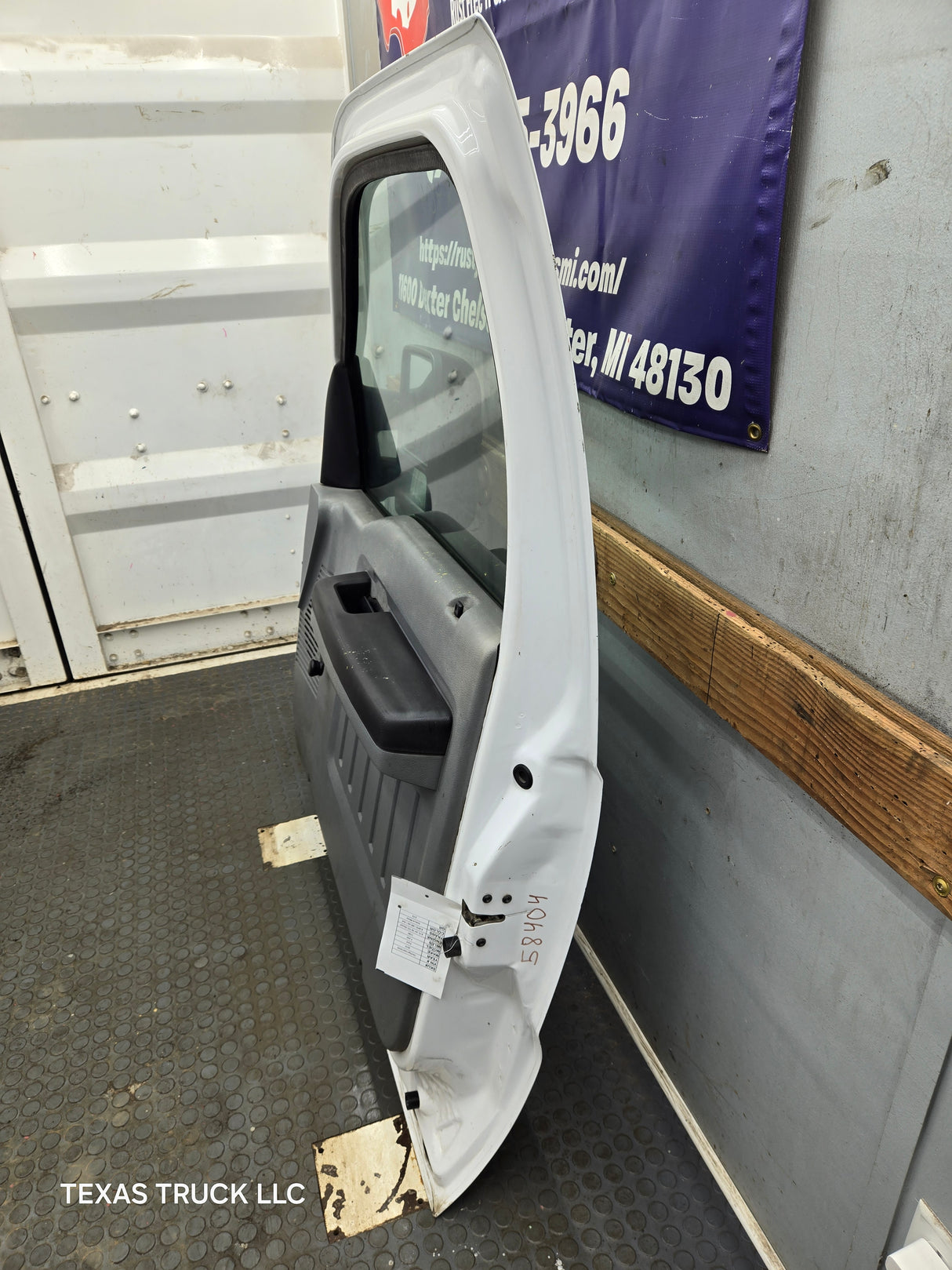 2012-2016 Ford Super Duty Passenger Side Front Door RH F250 F350 F450 F550 - Oxford White
