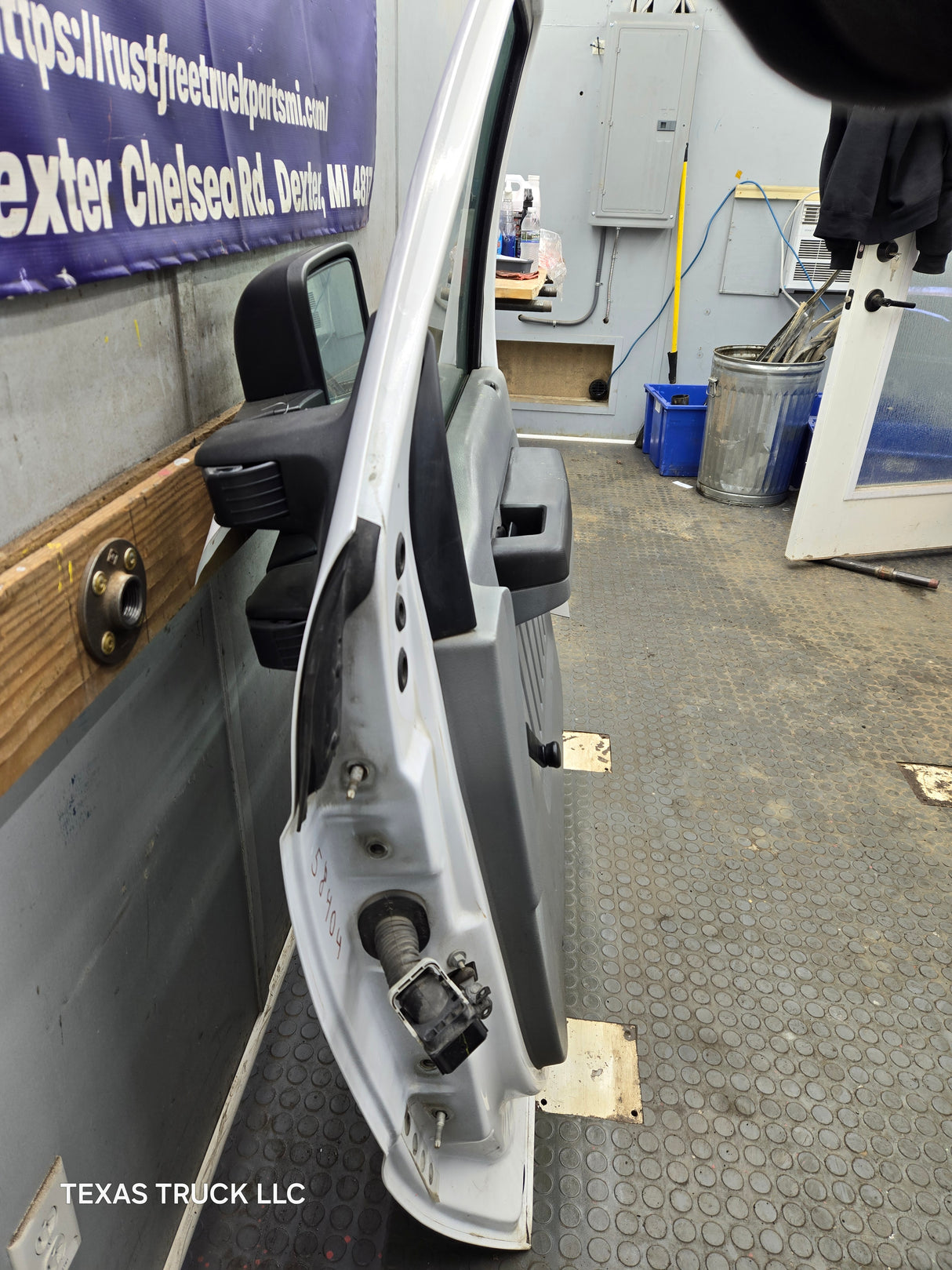 2012-2016 Ford Super Duty Passenger Side Front Door RH F250 F350 F450 F550 - Oxford White