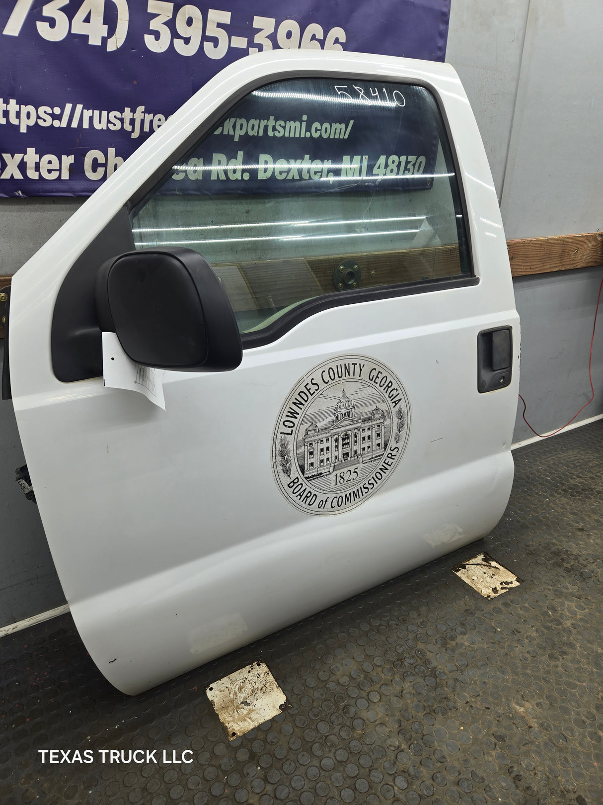 1999-2011 Ford Super Duty LH Driver Side Front Door F250 F350 F450 F550