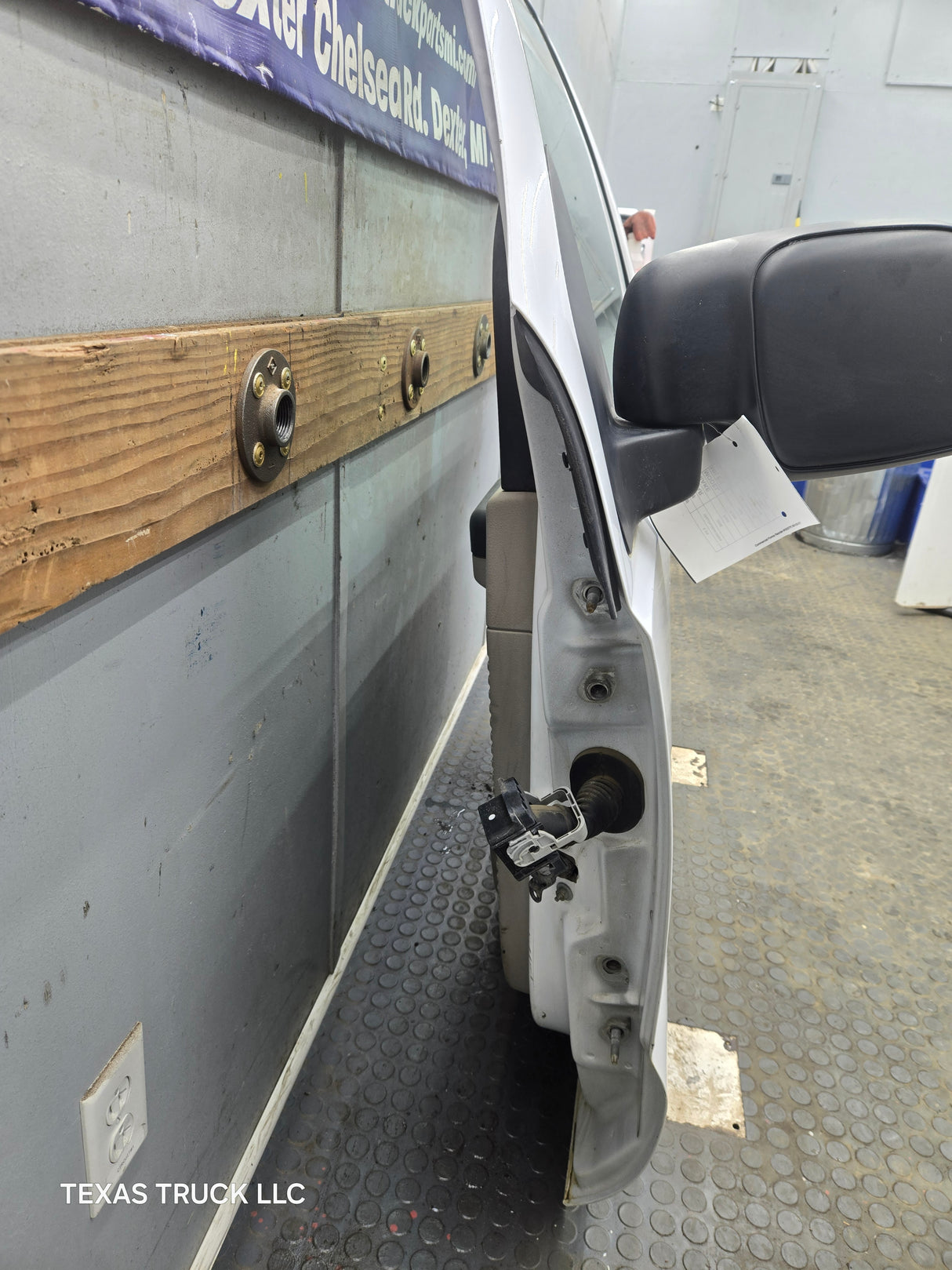 1999-2011 Ford Super Duty LH Driver Side Front Door F250 F350 F450 F550