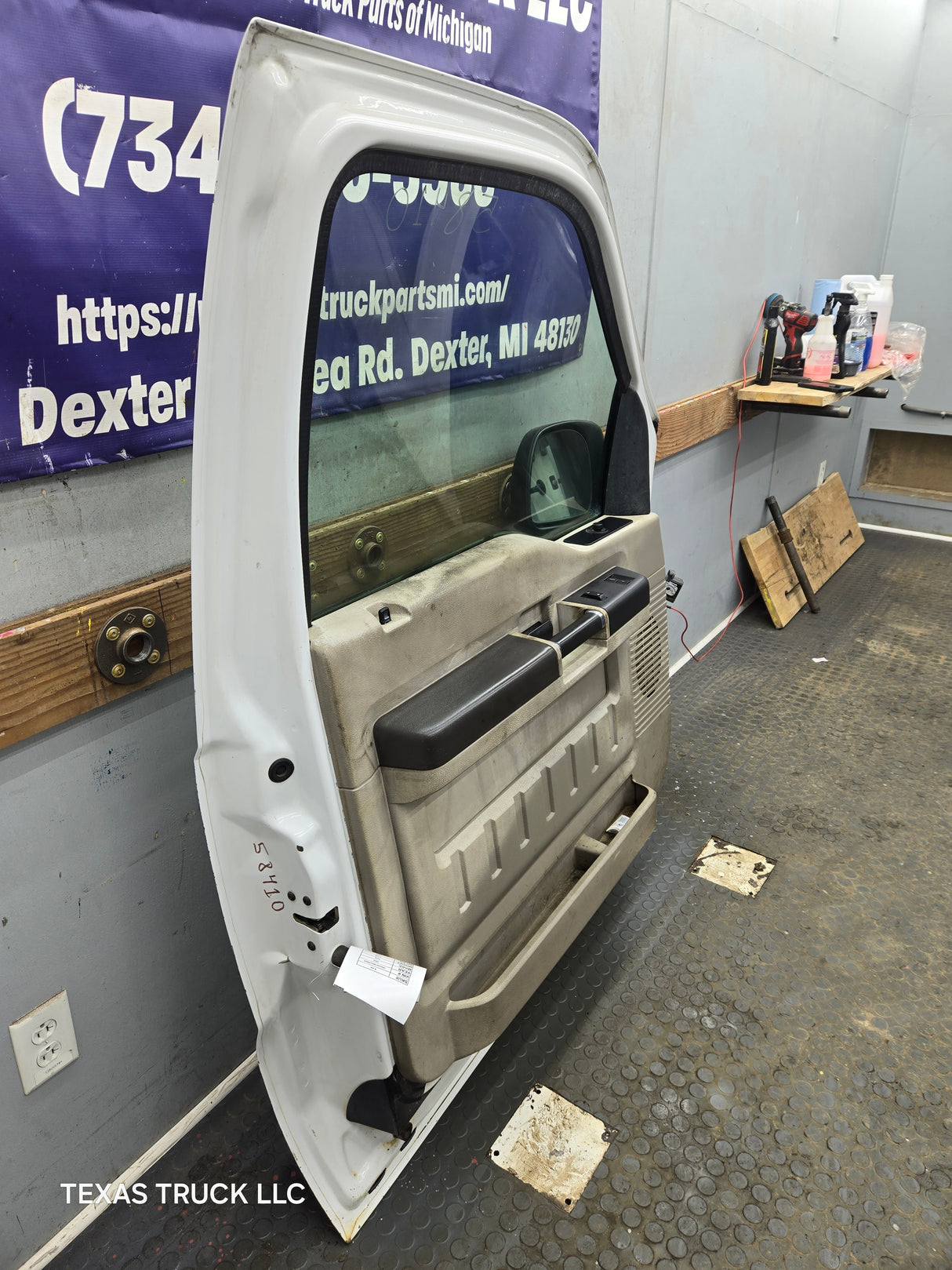 1999-2011 Ford Super Duty LH Driver Side Front Door F250 F350 F450 F550