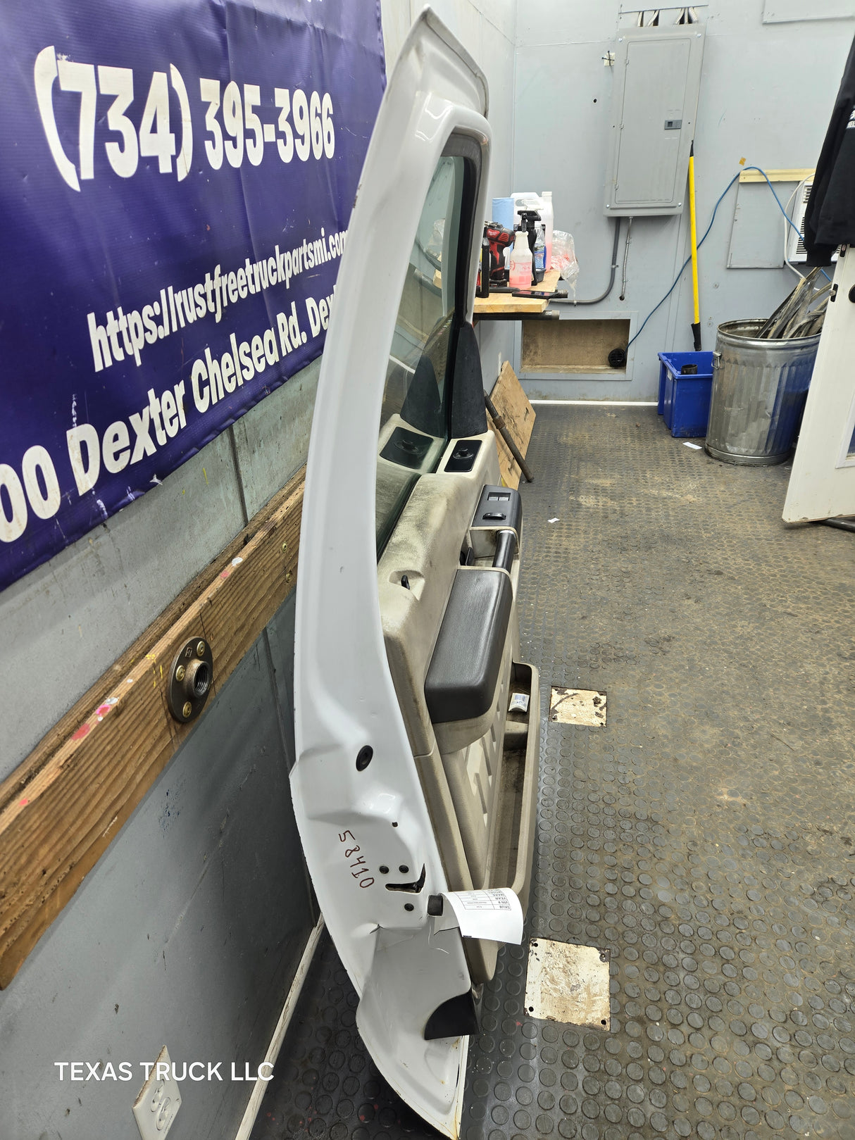 1999-2011 Ford Super Duty LH Driver Side Front Door F250 F350 F450 F550