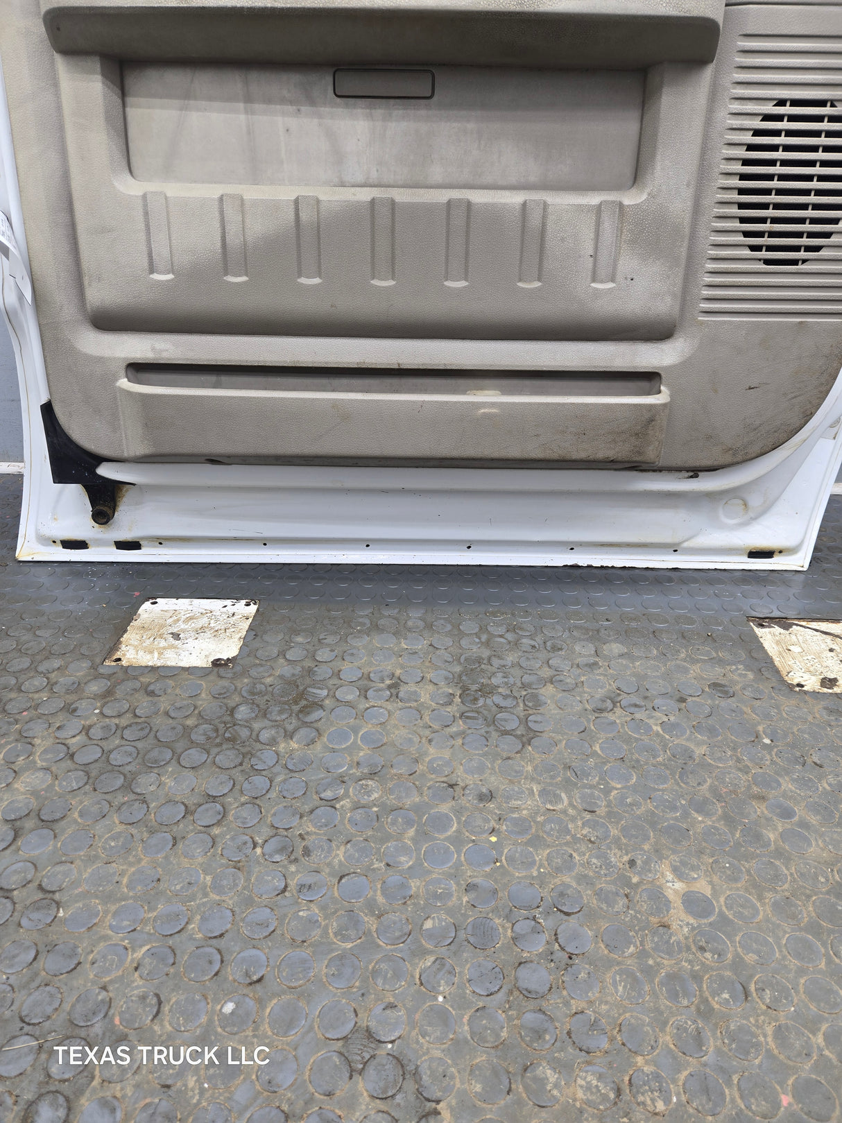 1999-2011 Ford Super Duty LH Driver Side Front Door F250 F350 F450 F550