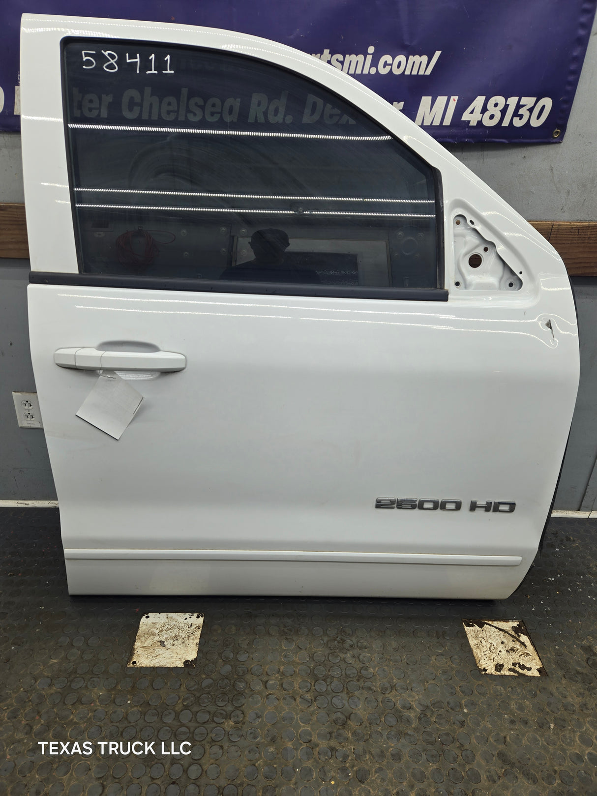 2014-2019 Chevrolet Silverado / GMC Sierra RH Front Passenger Side Crew Cab Door 1500 25000 3500 HD