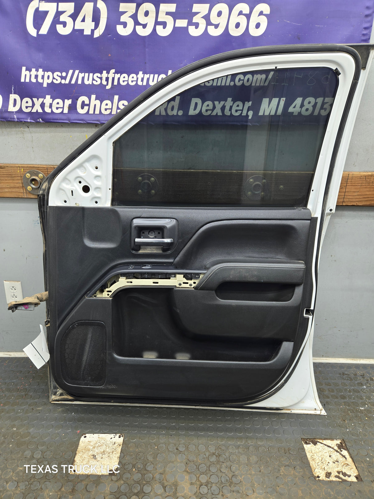 2014-2019 Chevrolet Silverado / GMC Sierra RH Front Passenger Side Crew Cab Door 1500 25000 3500 HD