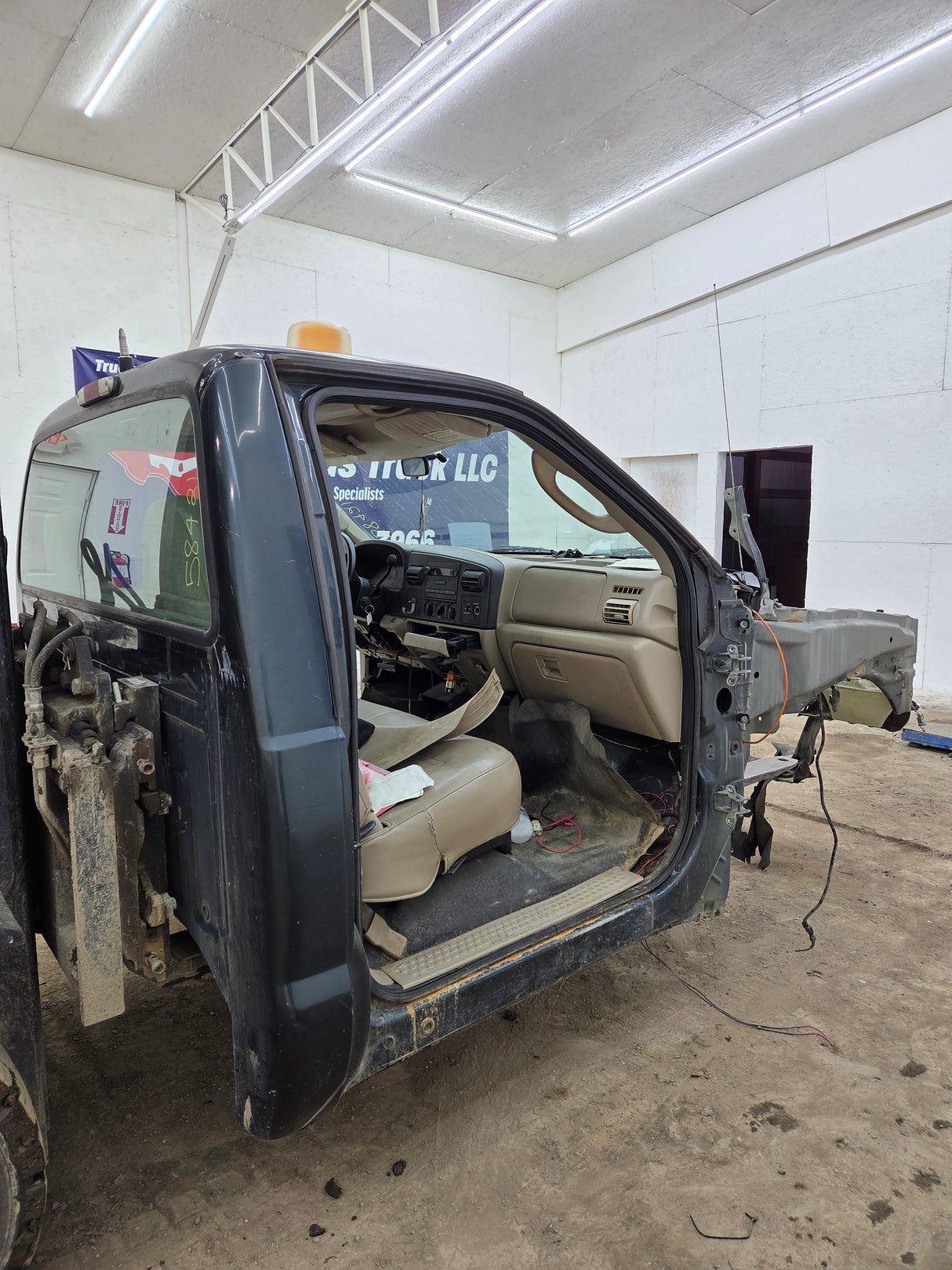 1999-2007 Ford Super Duty F250 F350 F450 F550 2 Door Regular Cab